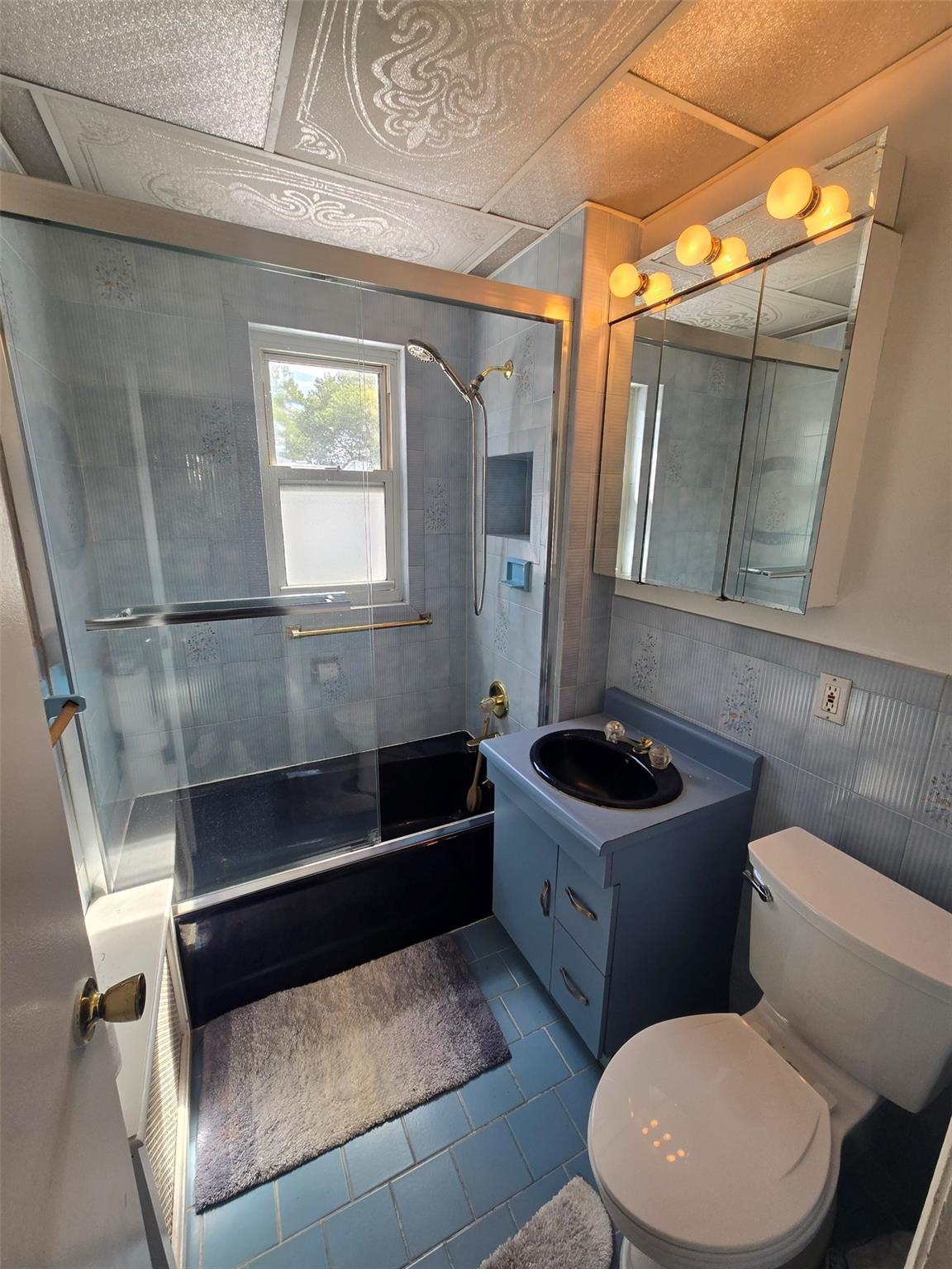 7733 79th Street, Glendale, NY 11385