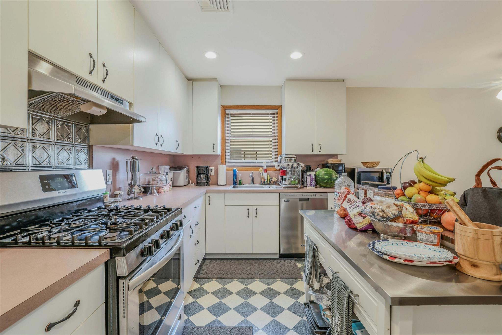 14 Long Branch Road, Glen Cove, NY 11542