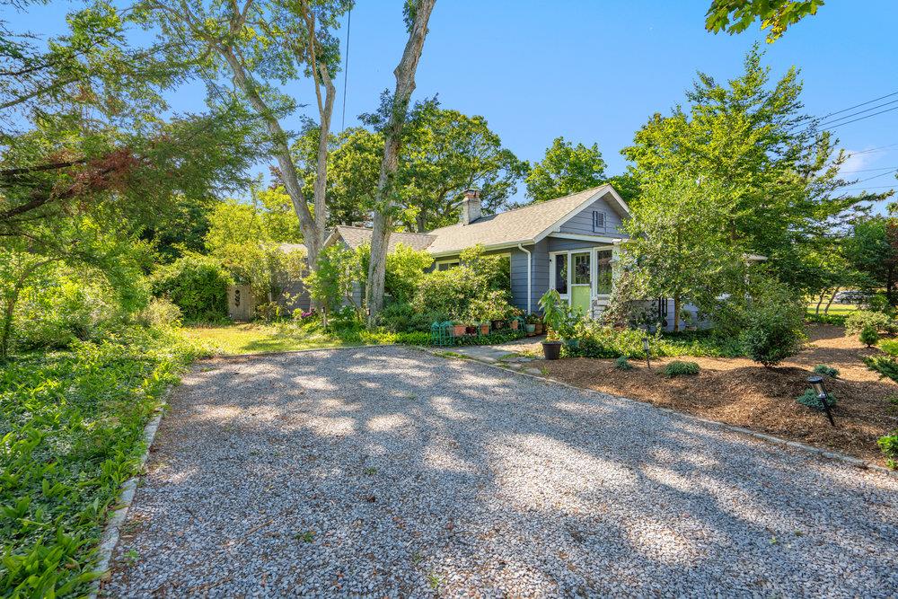 561 N Windsor Avenue, Brightwaters, NY 11718