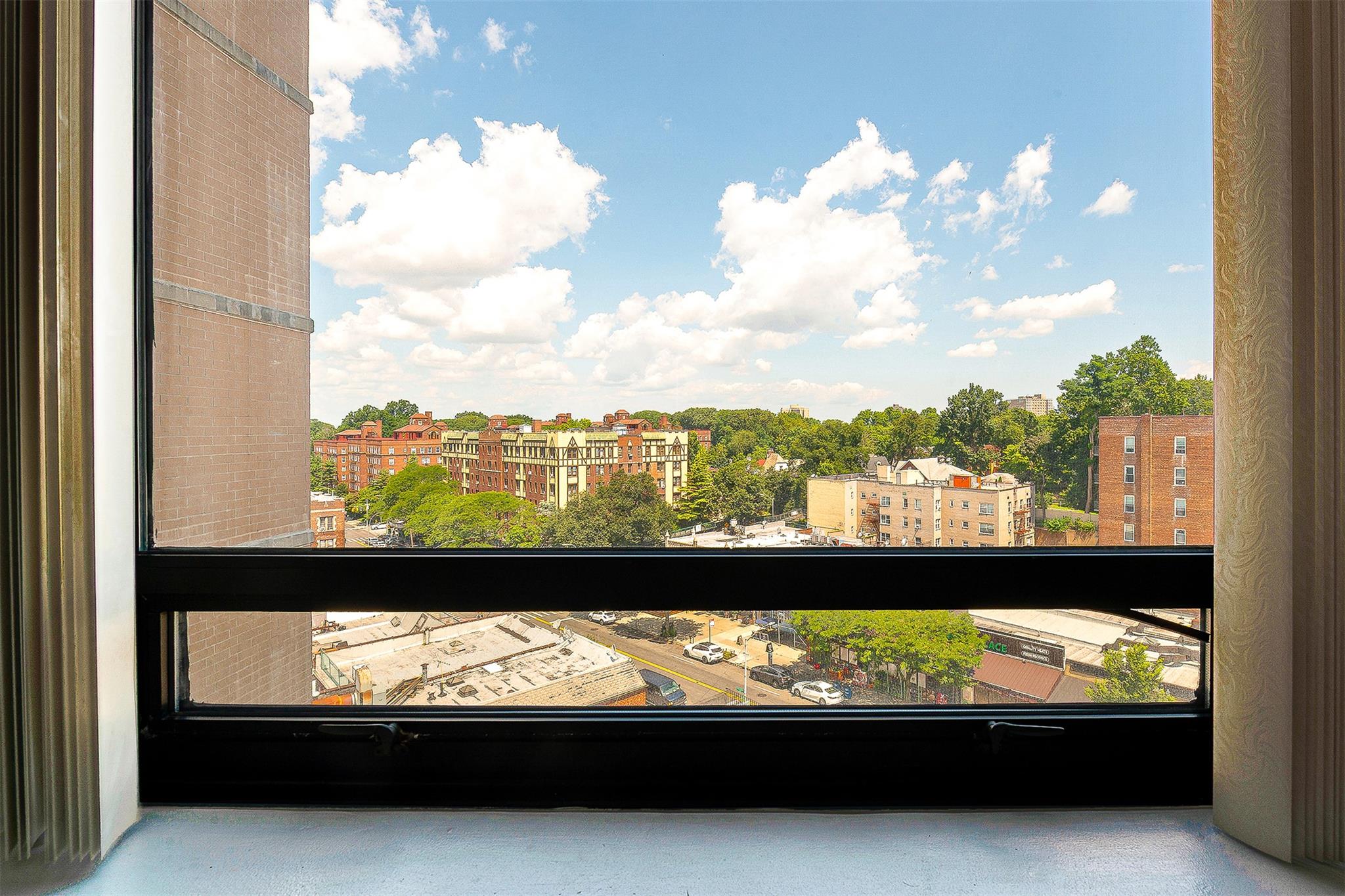 116-24 Grosvenor Lane # 8D, Kew Gardens, NY 11415