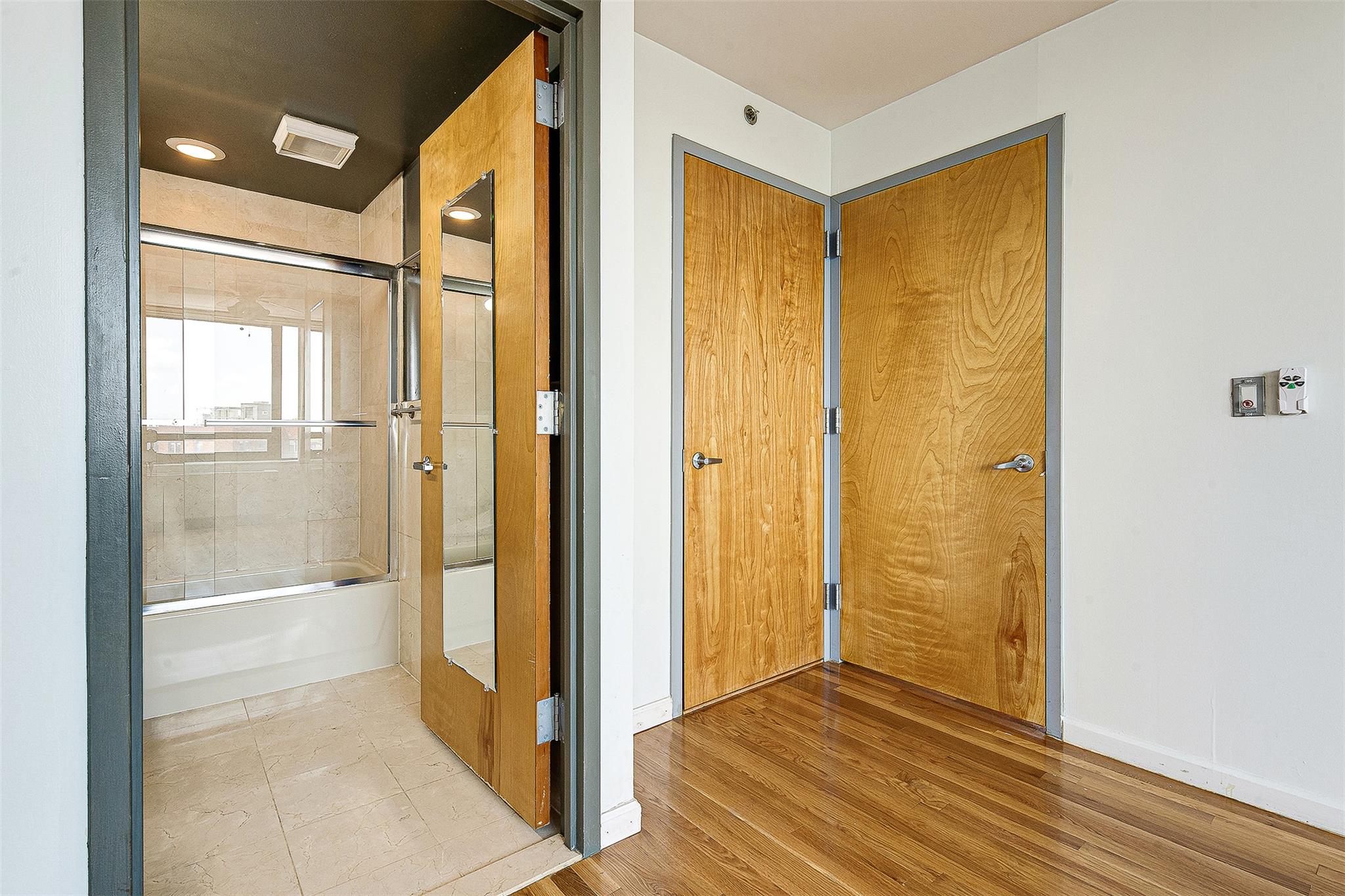 116-24 Grosvenor Lane # 8D, Kew Gardens, NY 11415