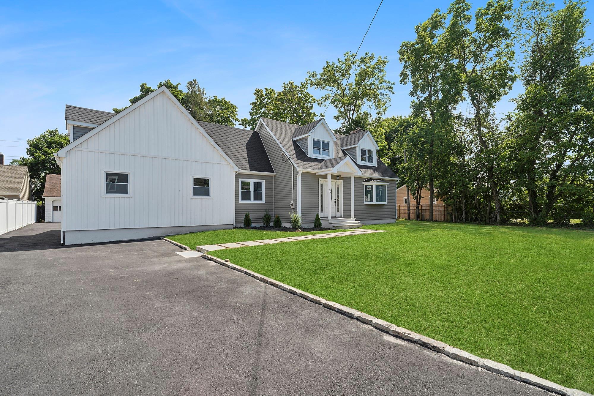34 Smith Street, Greenlawn, NY 11740