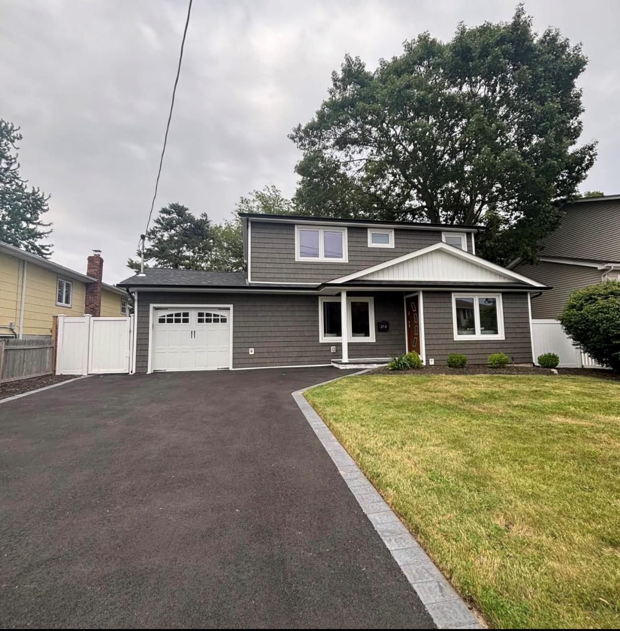 214 Oak Neck Road, West Islip, NY 11795