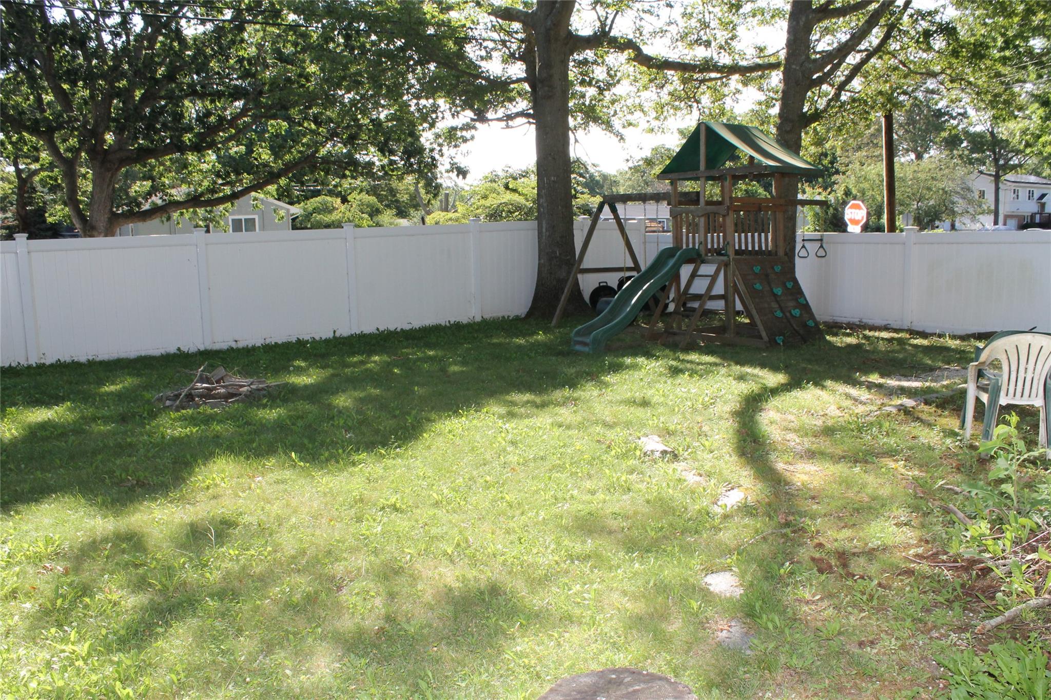 11 Roberts Road, Shirley, NY 11967