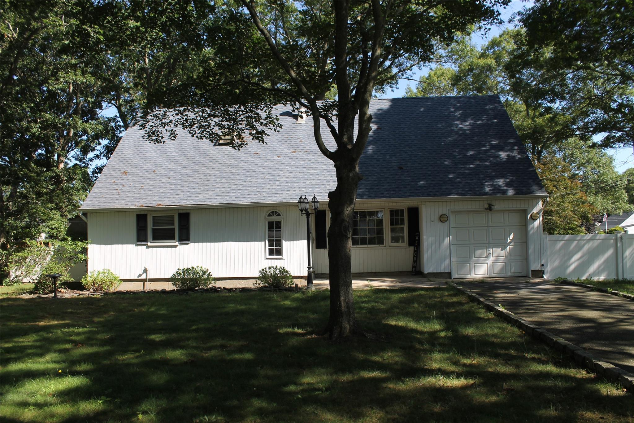 11 Roberts Road, Shirley, NY 11967