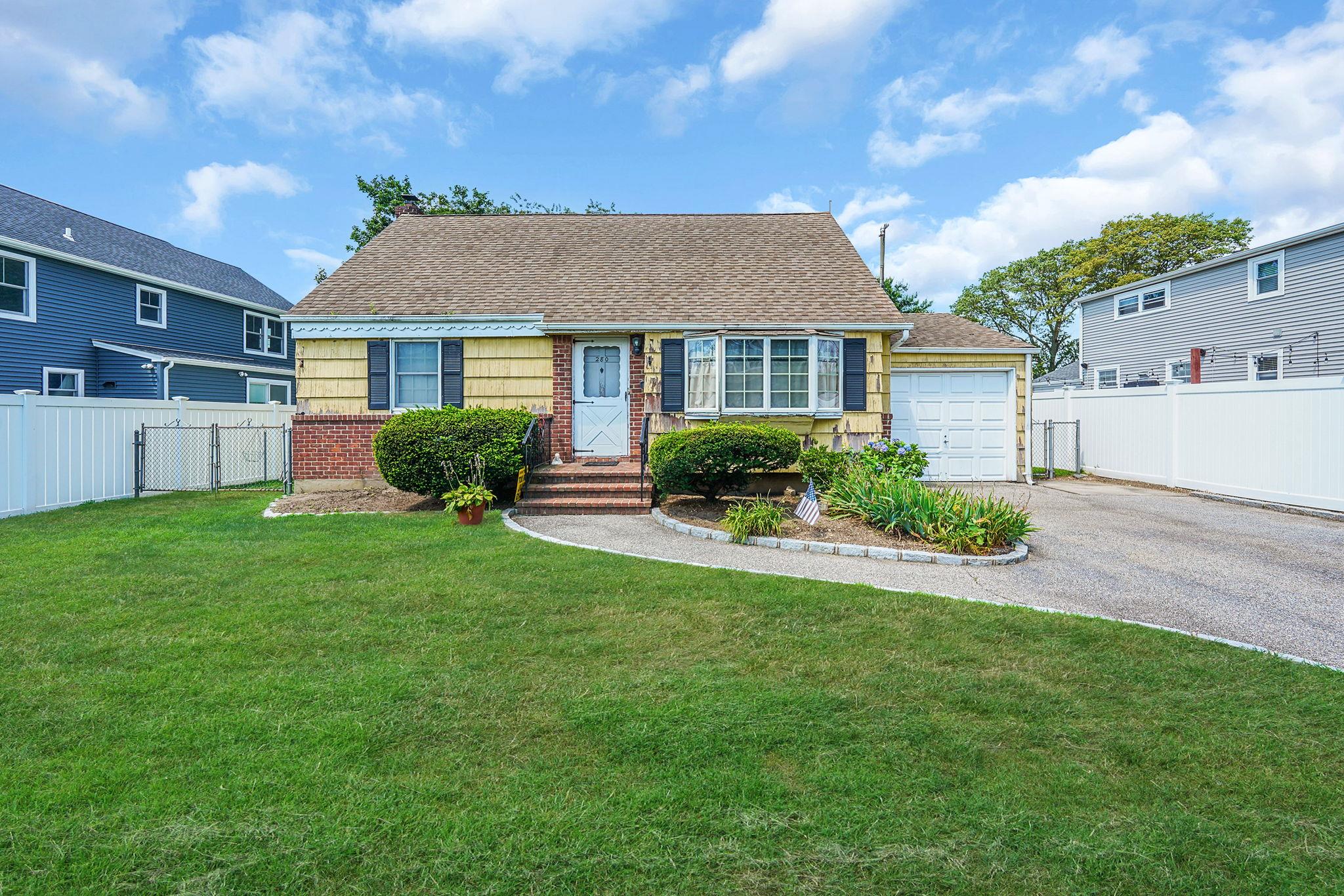 280 Carol Drive, Massapequa Park, NY 11762