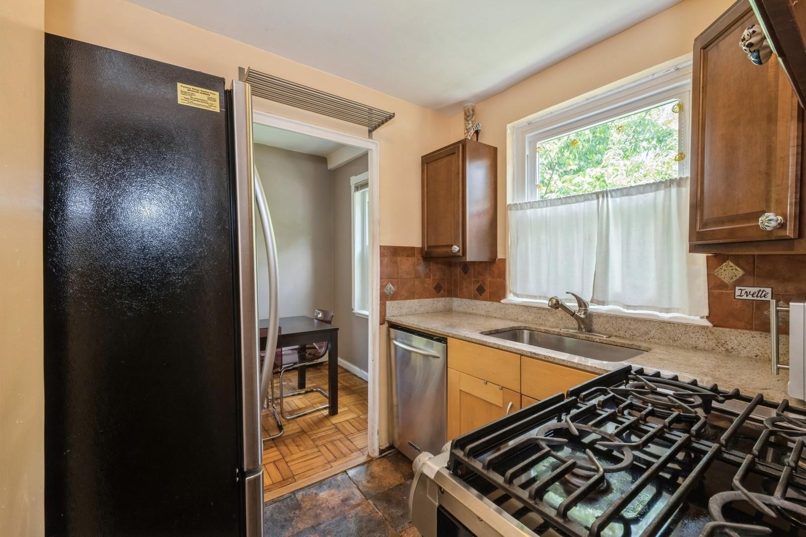 147-35 Village Road # 35D, Briarwood, NY 11435