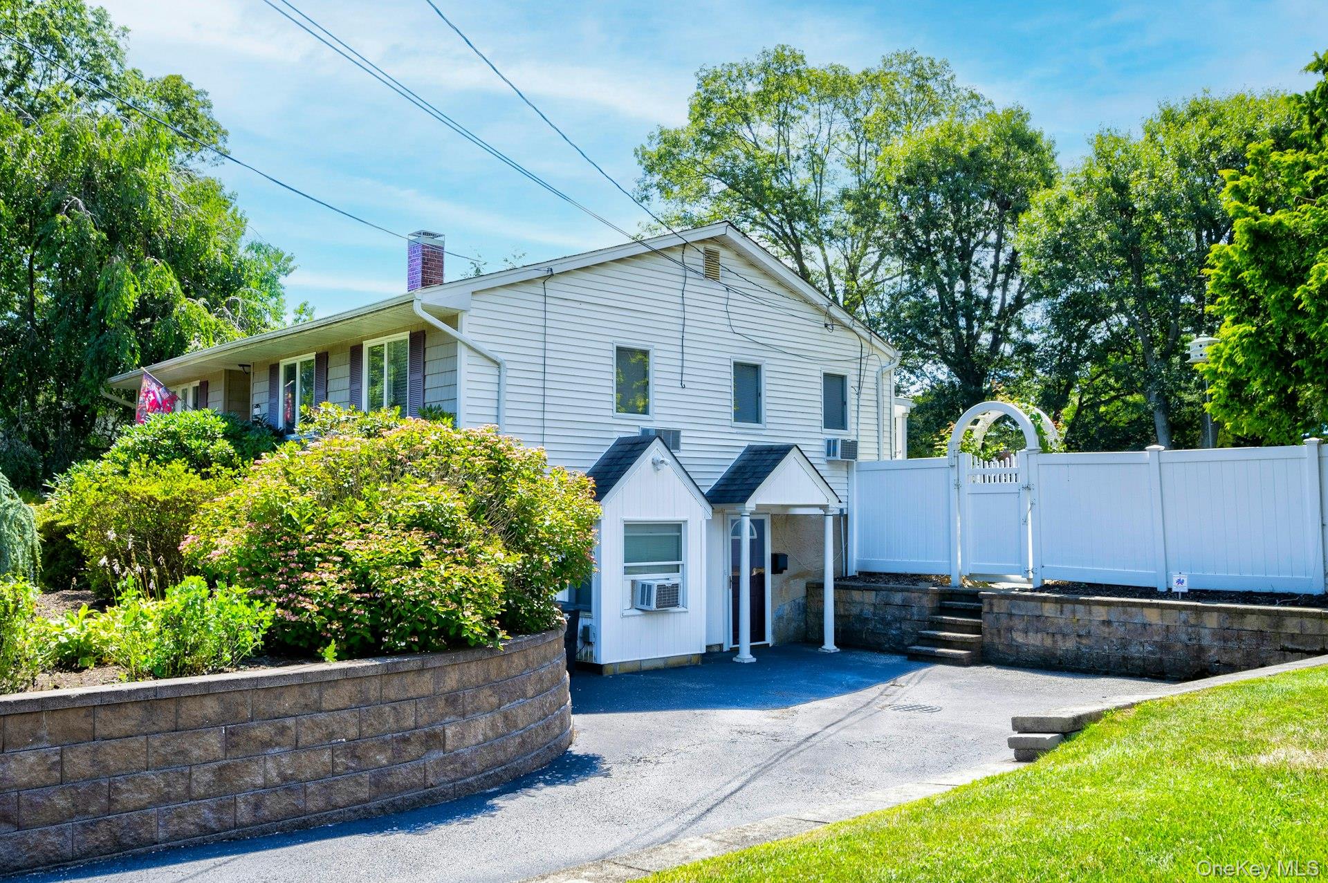 10 Dean Street, Port Jefferson Station, NY 11776