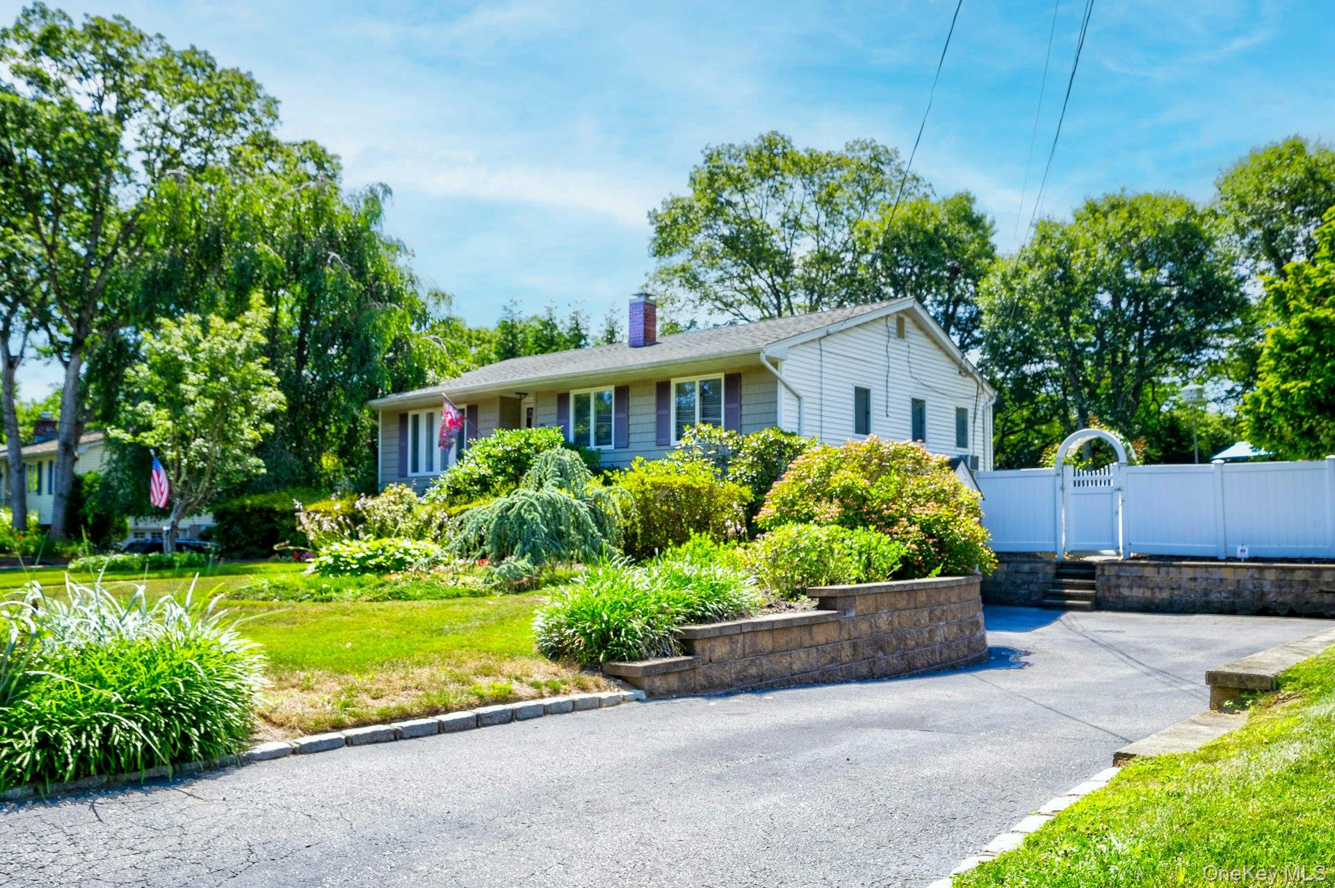 10 Dean Street, Port Jefferson Station, NY 11776