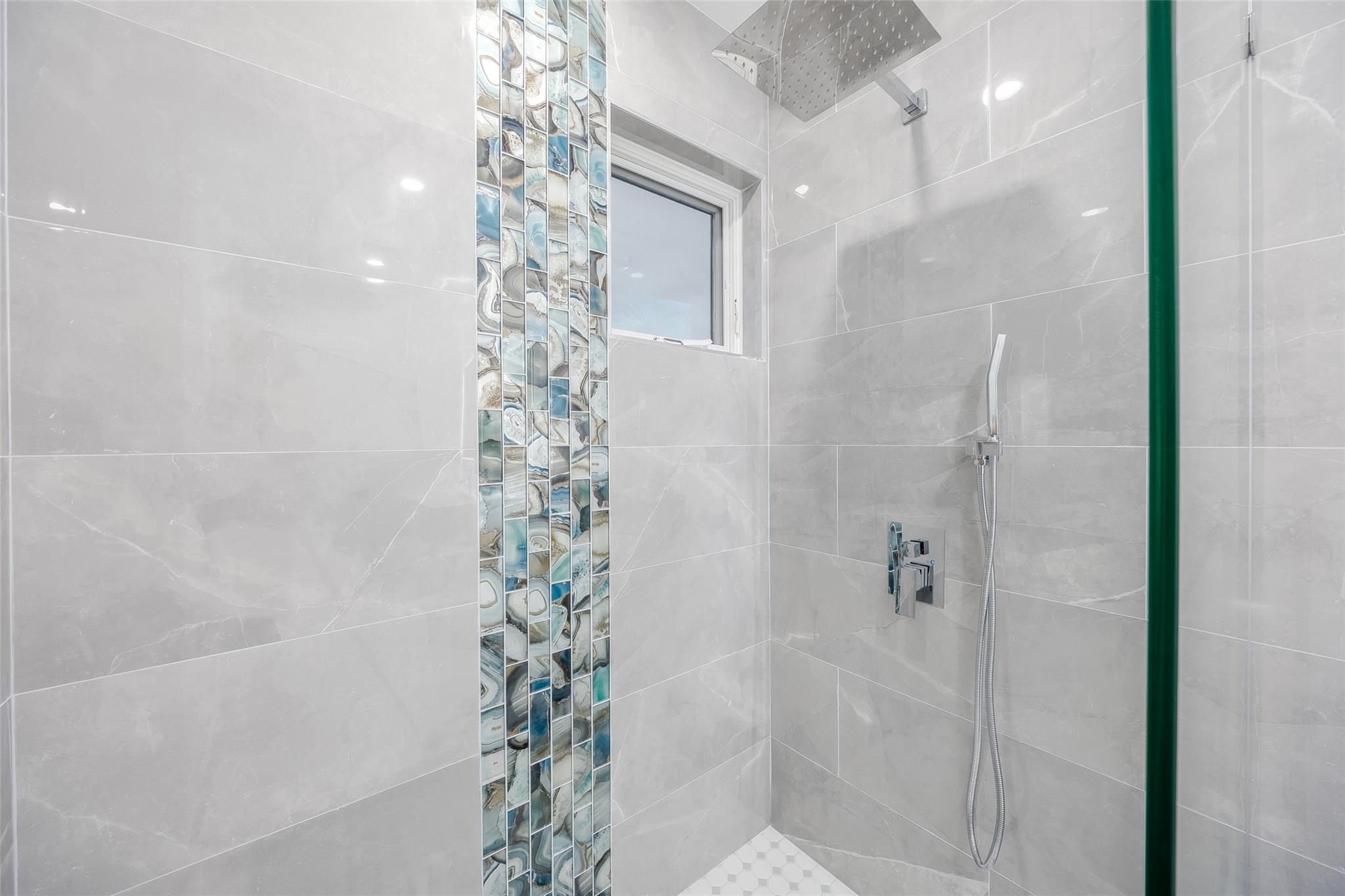 9 Friends Lane, Westbury, NY 11590