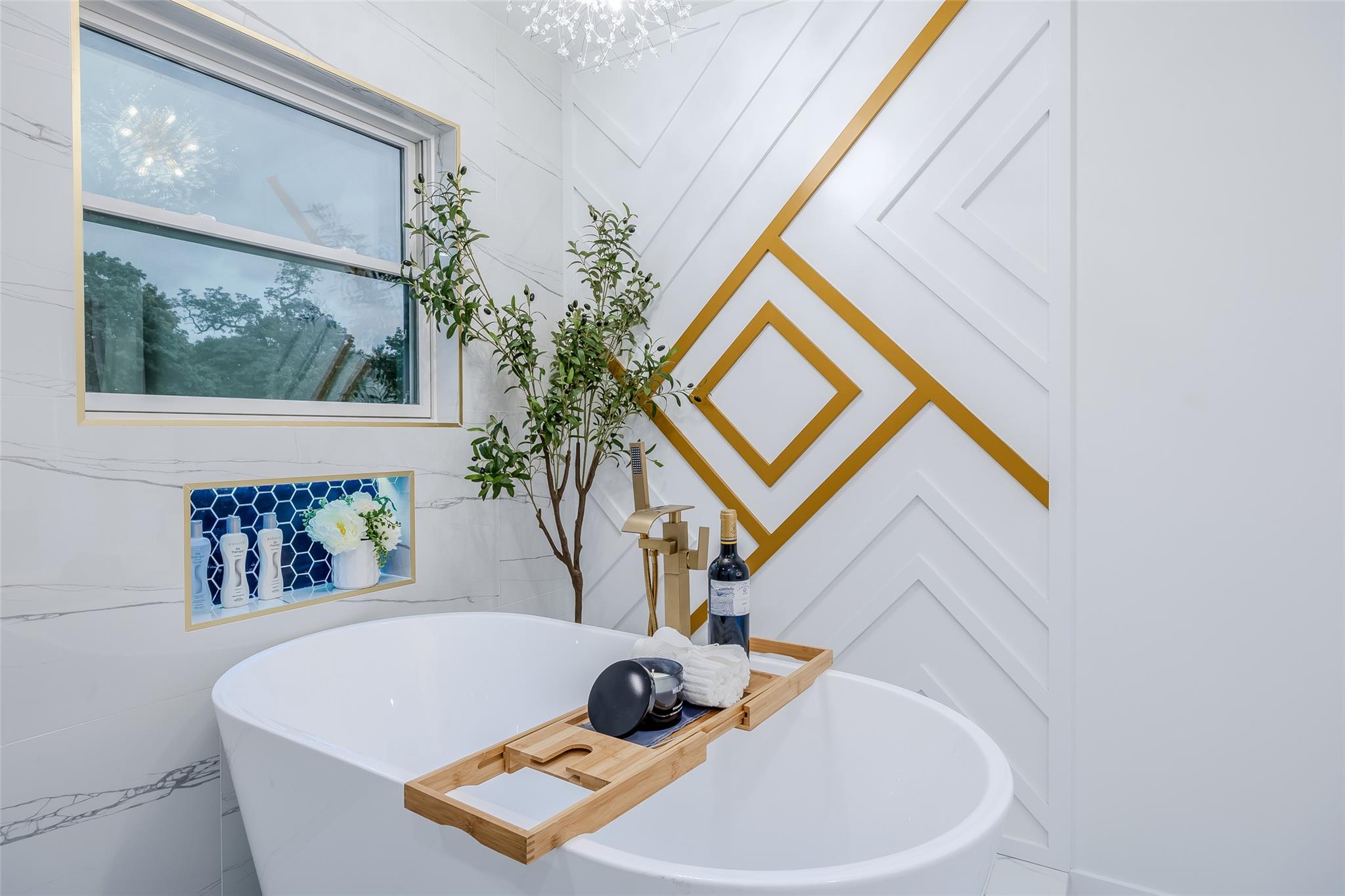 9 Friends Lane, Westbury, NY 11590