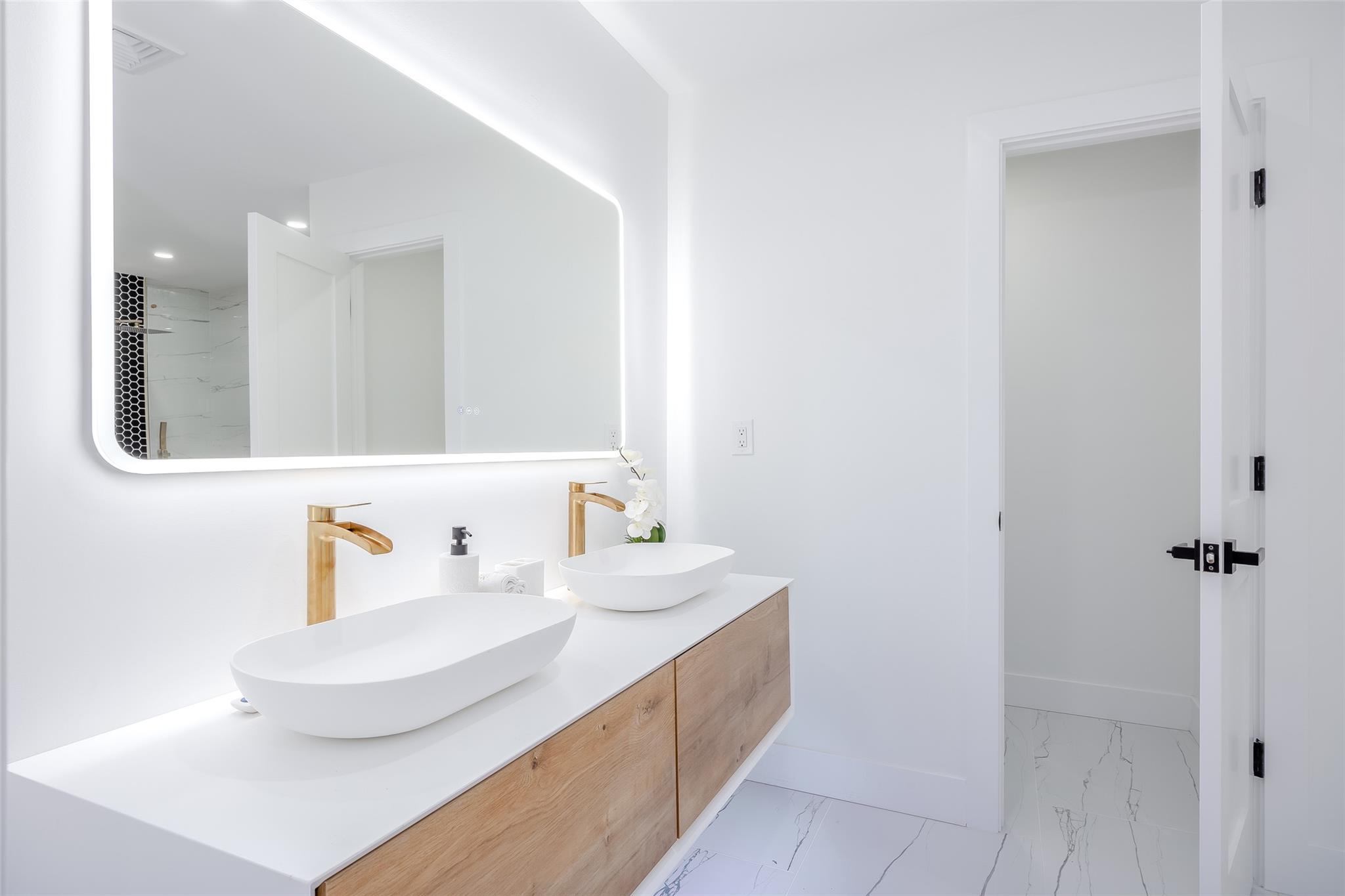 9 Friends Lane, Westbury, NY 11590