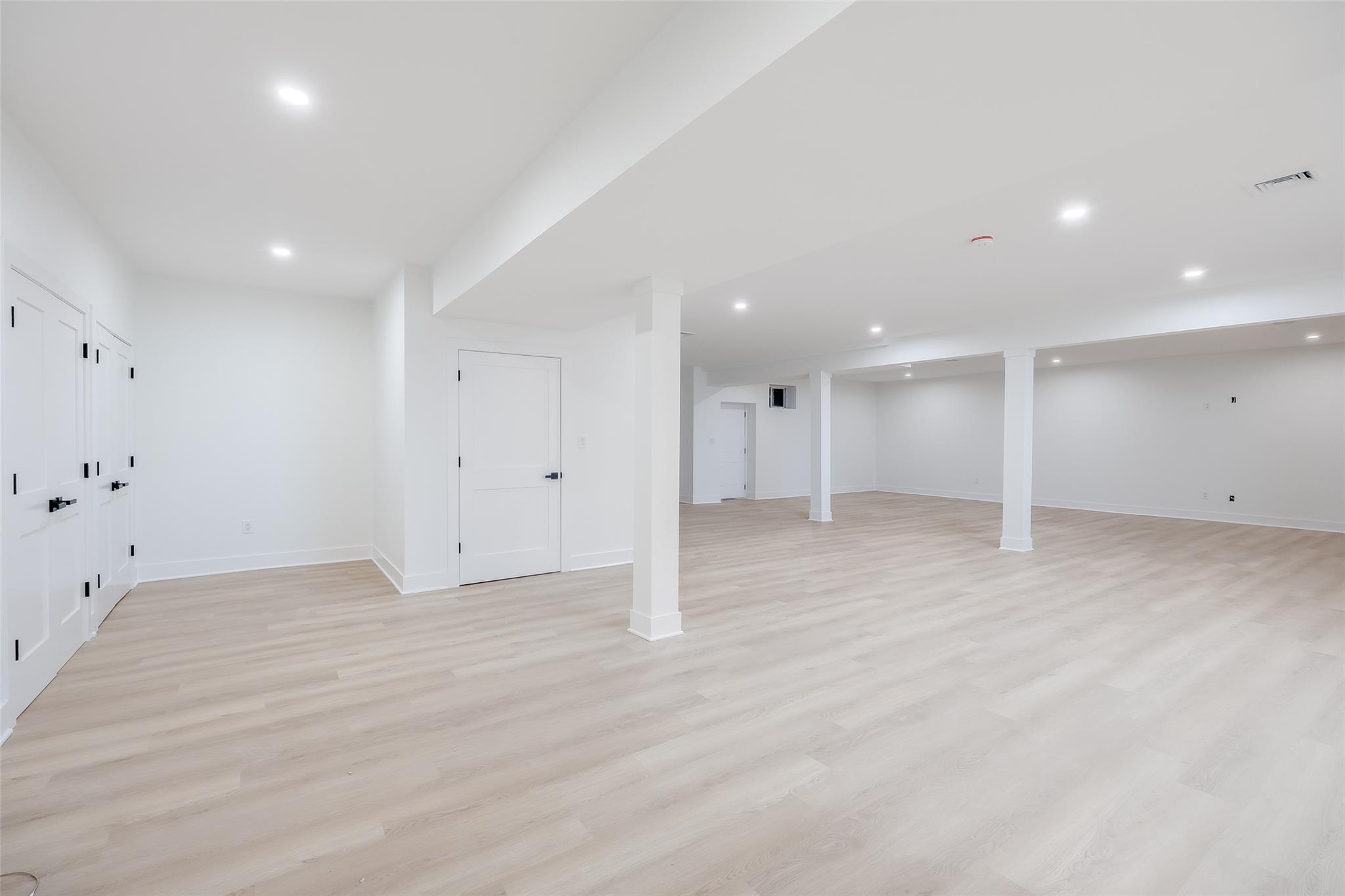 9 Friends Lane, Westbury, NY 11590