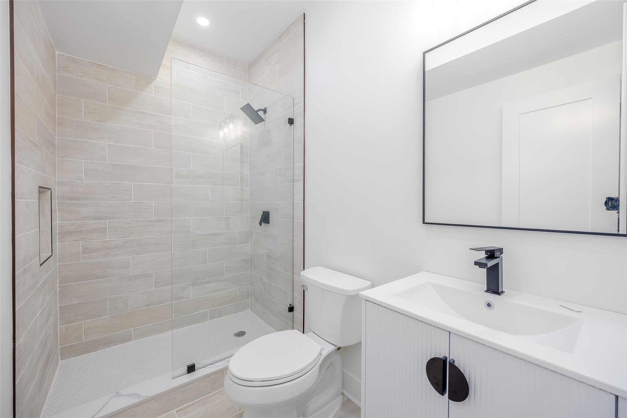 9 Friends Lane, Westbury, NY 11590