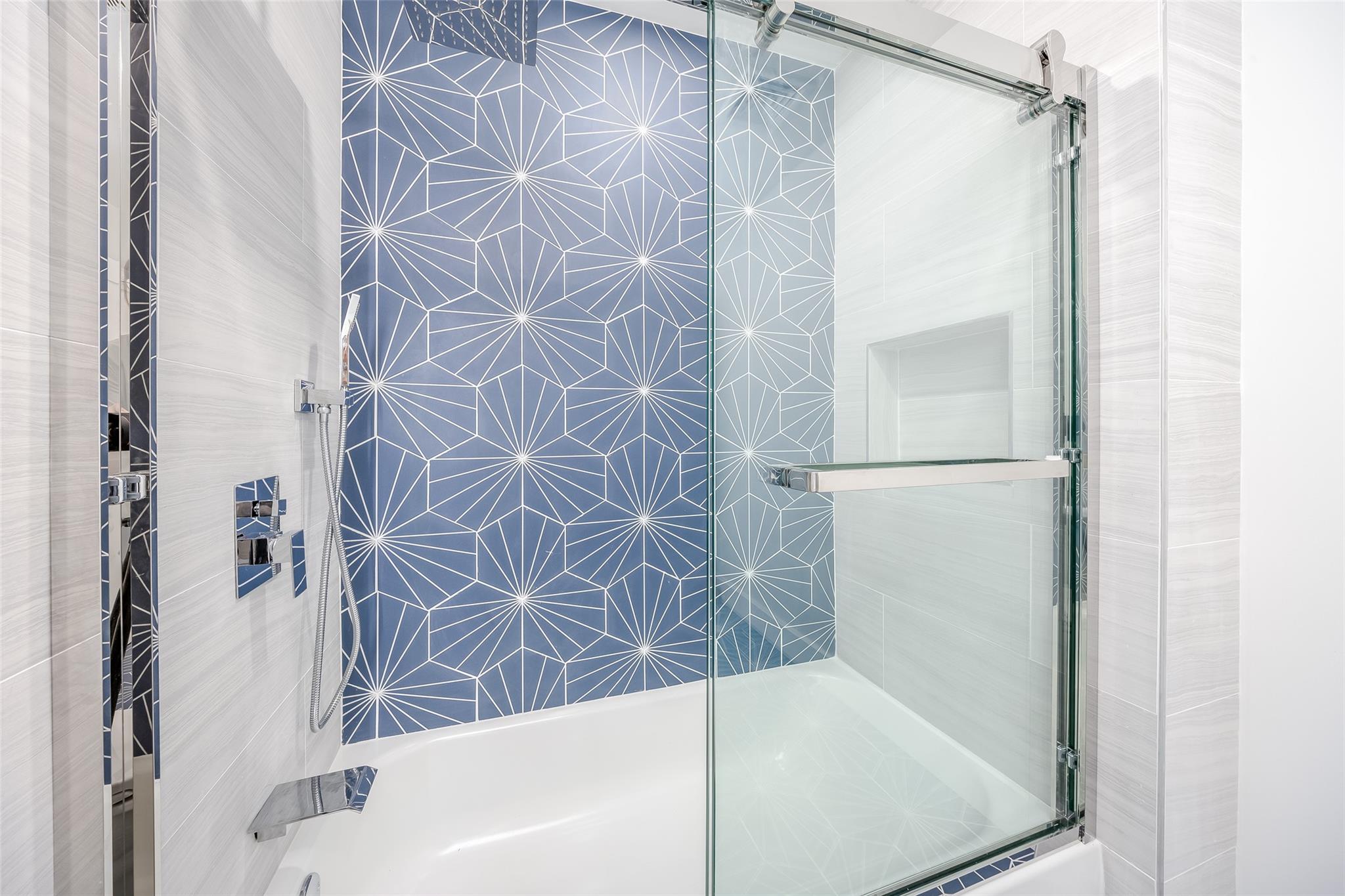 9 Friends Lane, Westbury, NY 11590