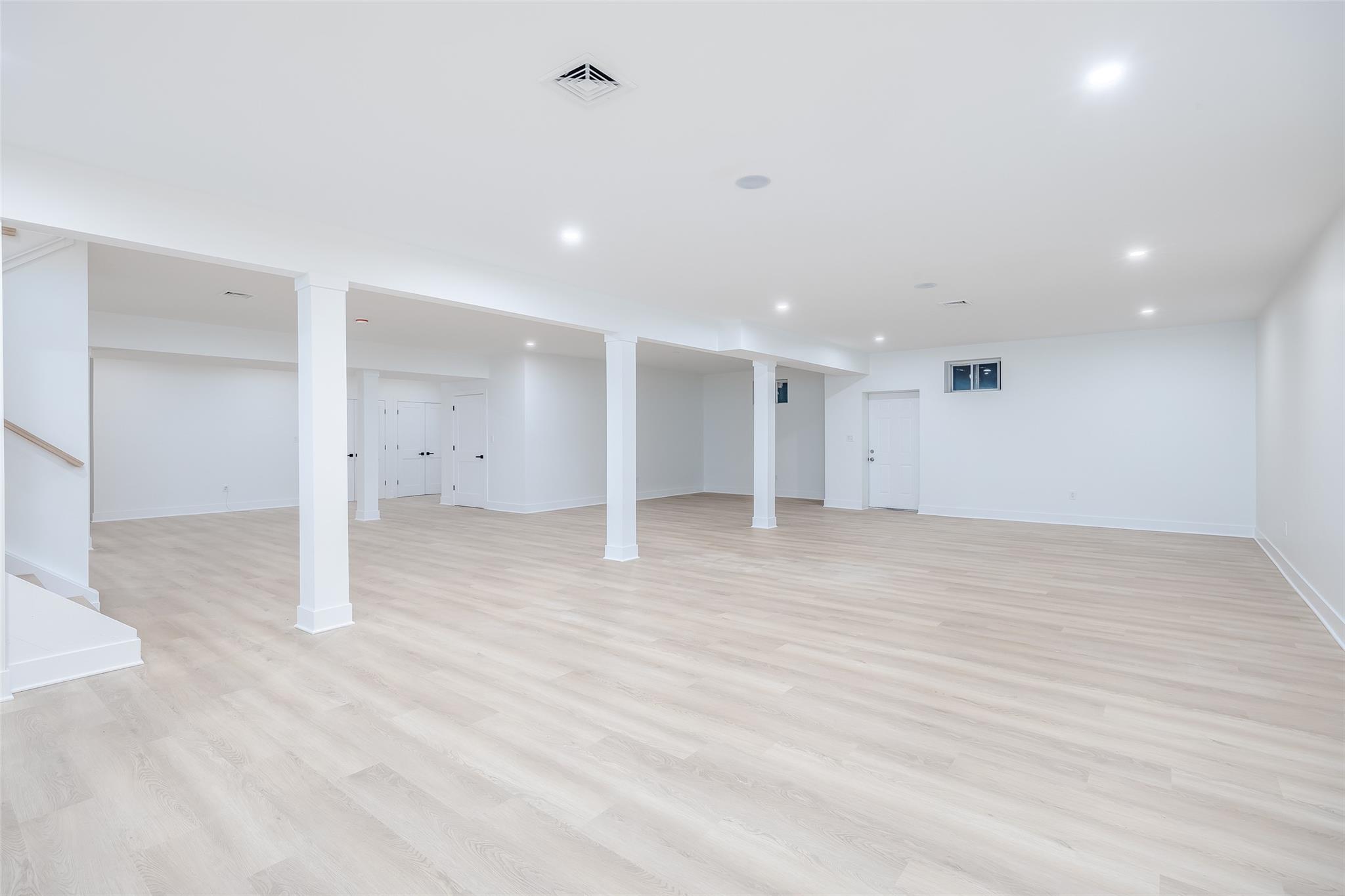 9 Friends Lane, Westbury, NY 11590