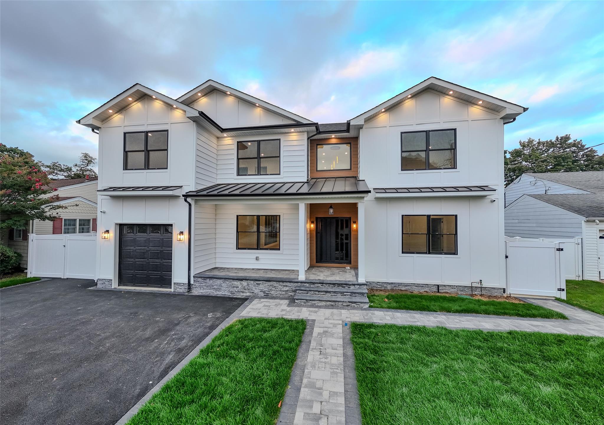 9 Friends Lane, Westbury, NY 11590