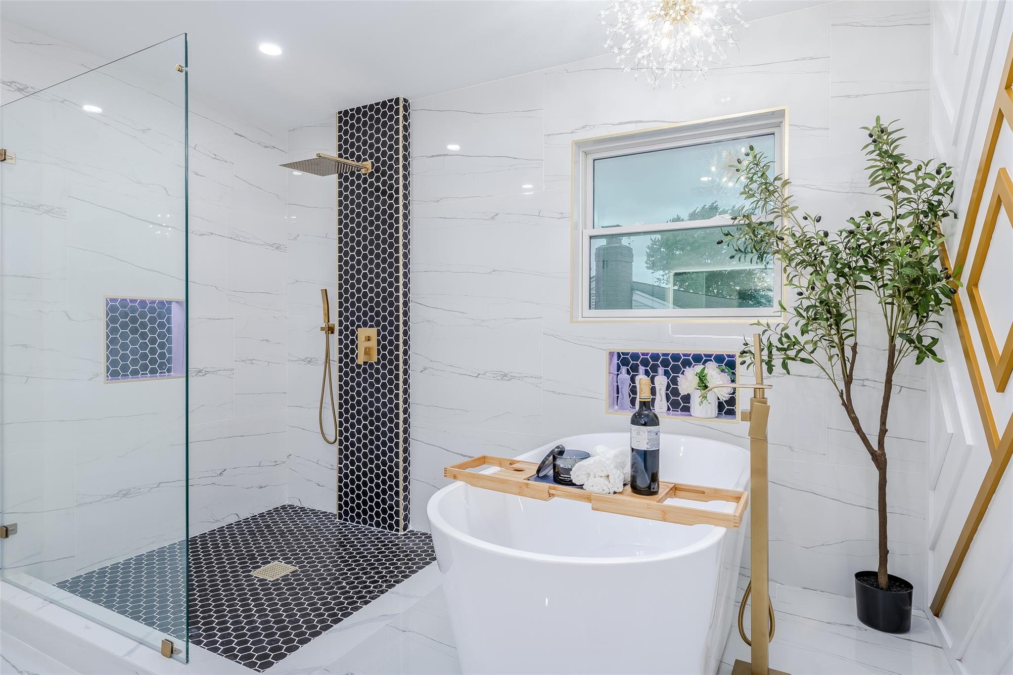 9 Friends Lane, Westbury, NY 11590