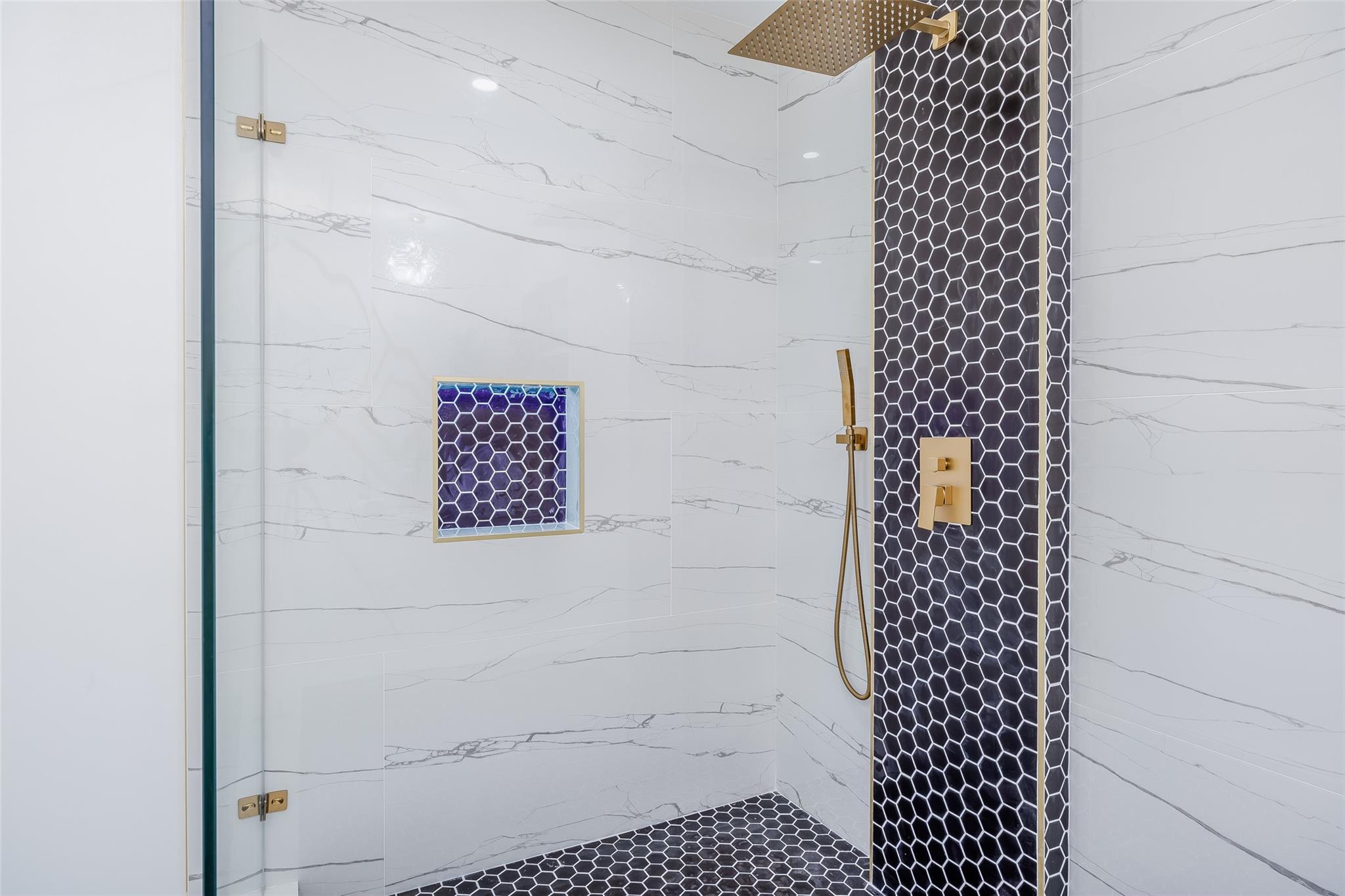 9 Friends Lane, Westbury, NY 11590