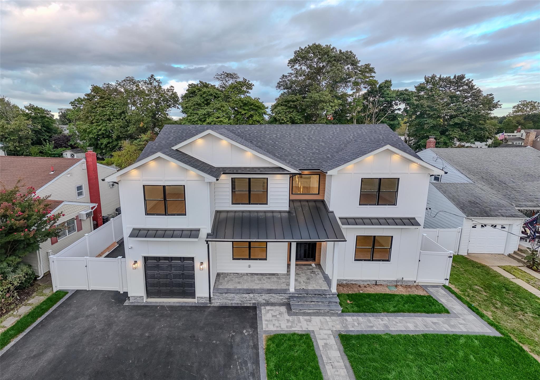 9 Friends Lane, Westbury, NY 11590