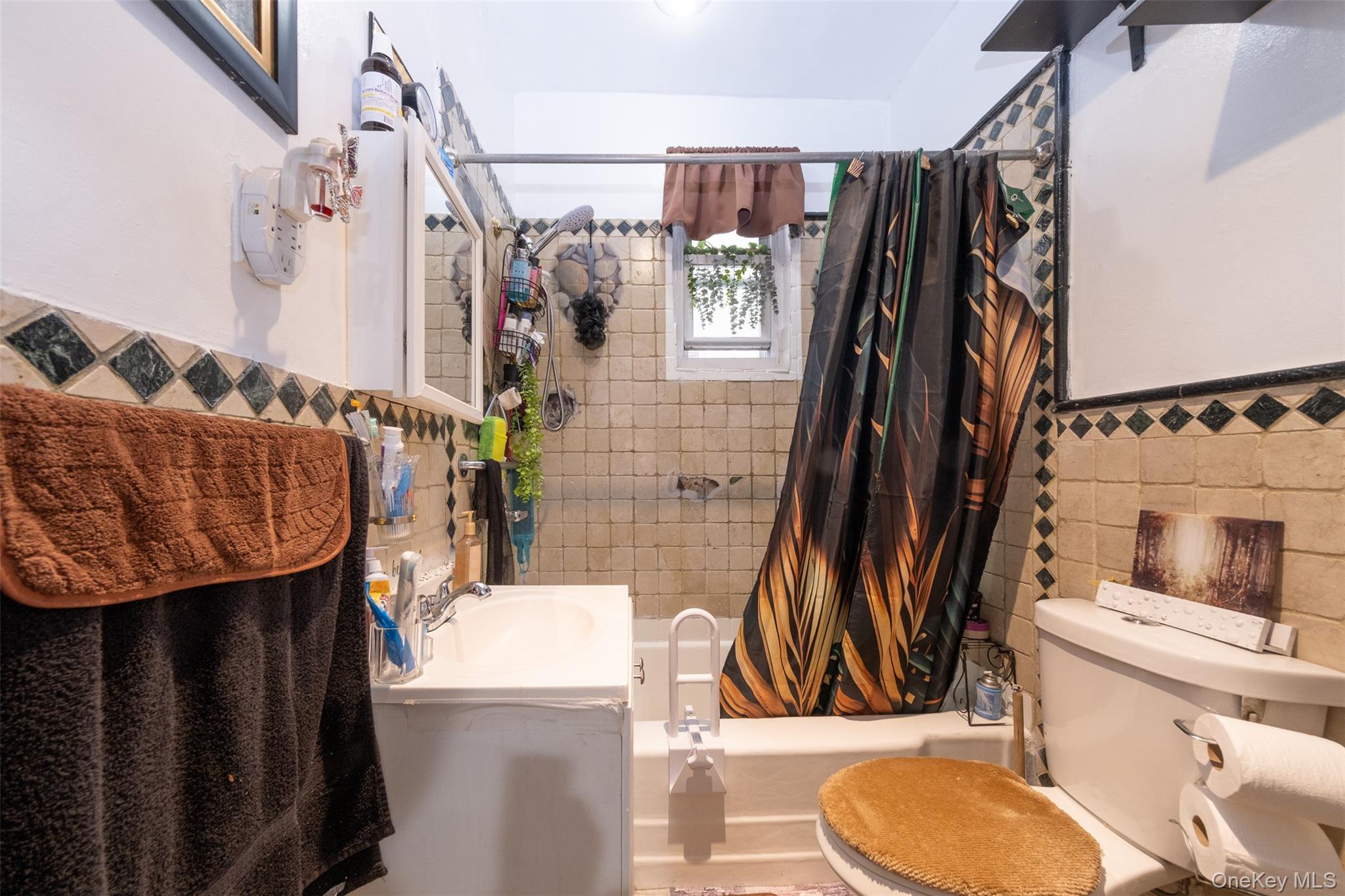 2541 Holland Avenue, Bronx, NY 10467