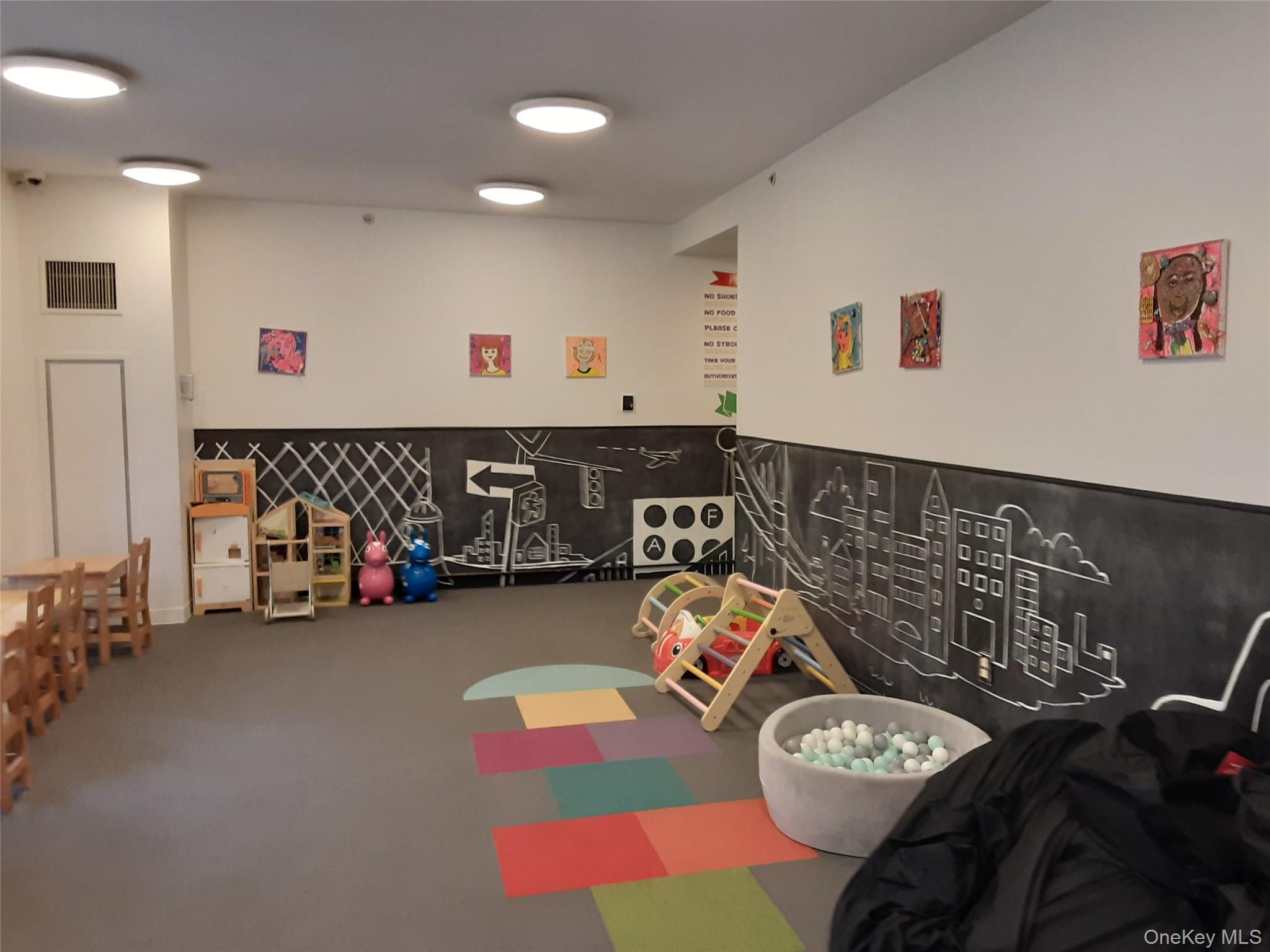 4222 KETCHAM Street # F16, Elmhurst, NY 11373