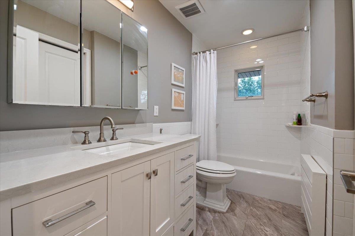 47 Winthrop Road, Plainview, NY 11803