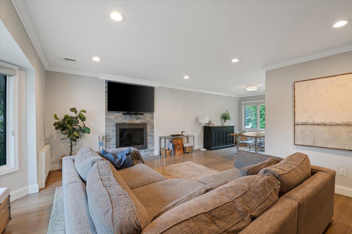 47 Winthrop Road, Plainview, NY 11803