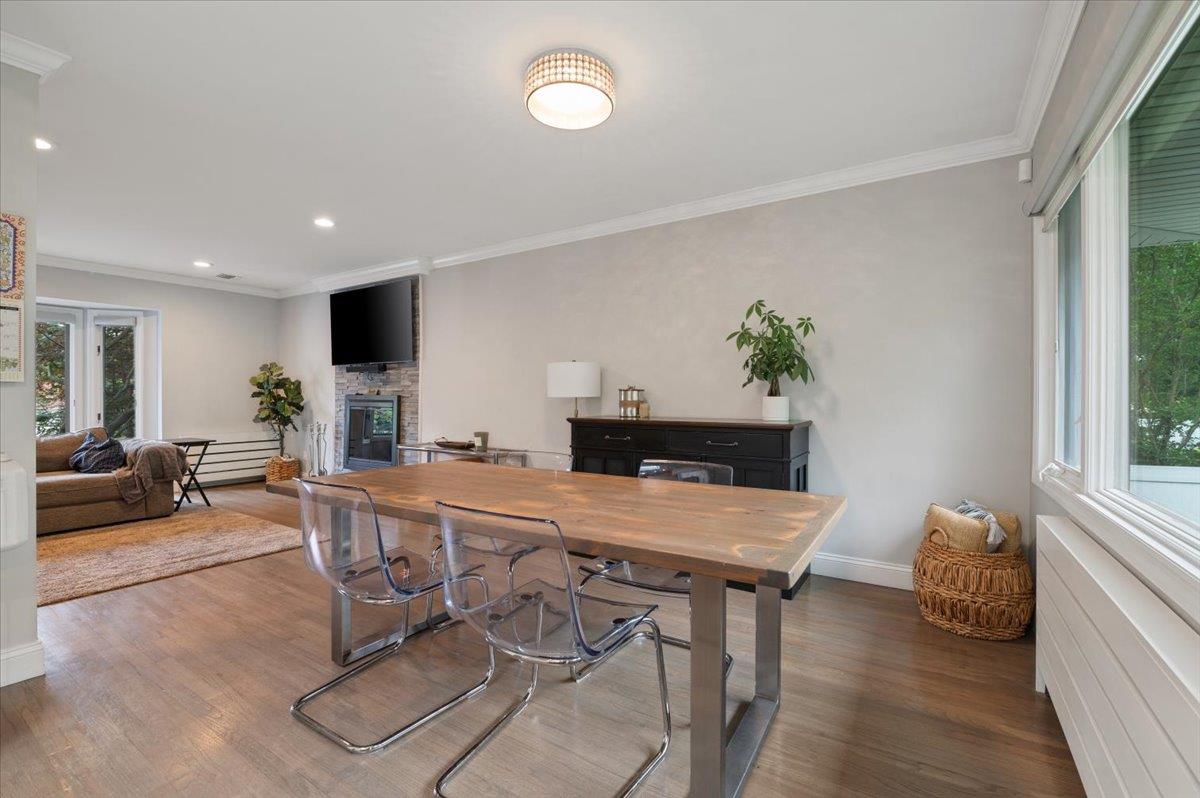 47 Winthrop Road, Plainview, NY 11803