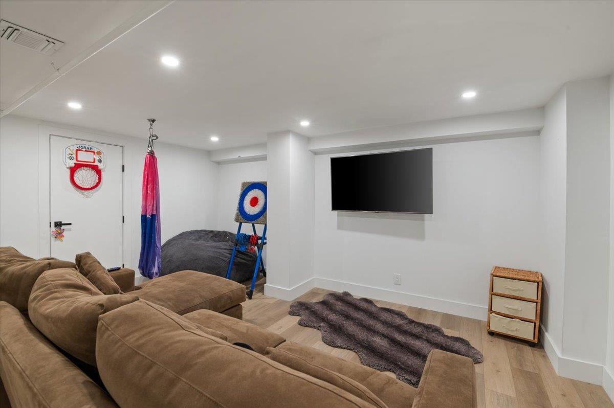 47 Winthrop Road, Plainview, NY 11803