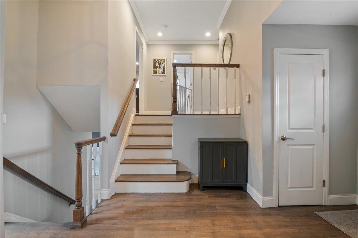 47 Winthrop Road, Plainview, NY 11803