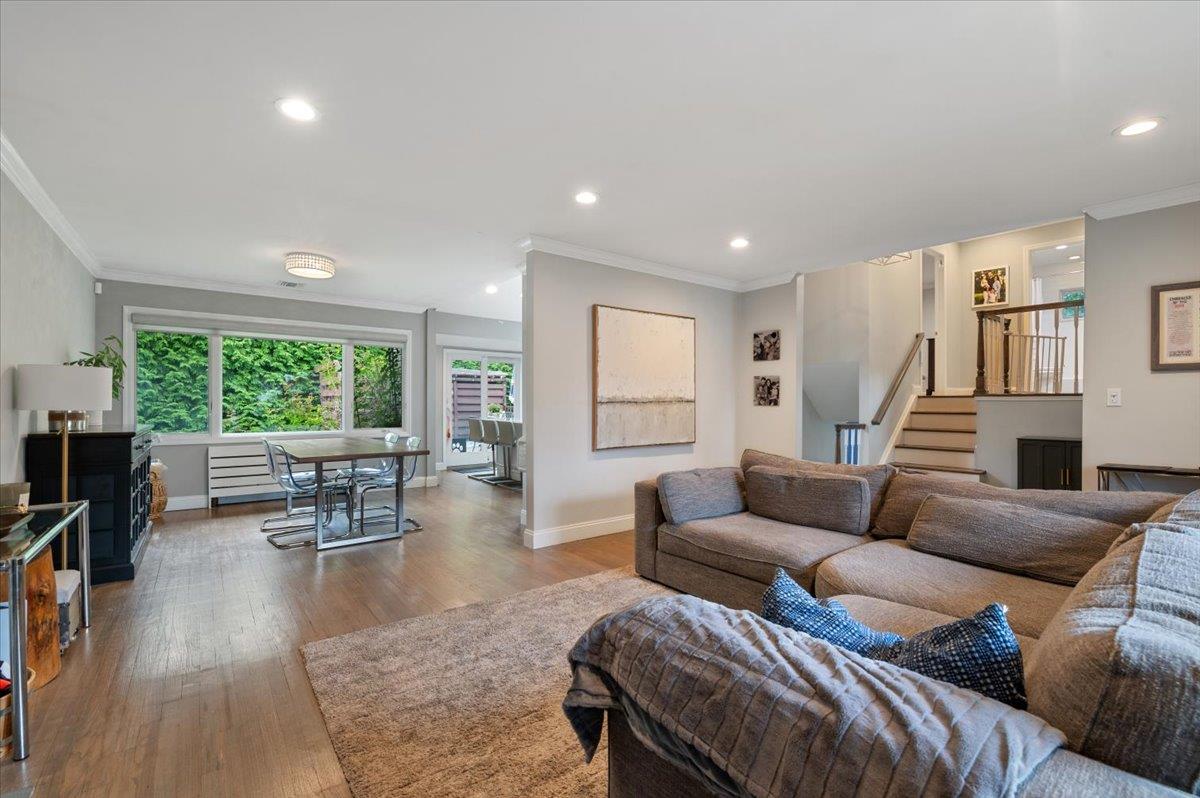 47 Winthrop Road, Plainview, NY 11803