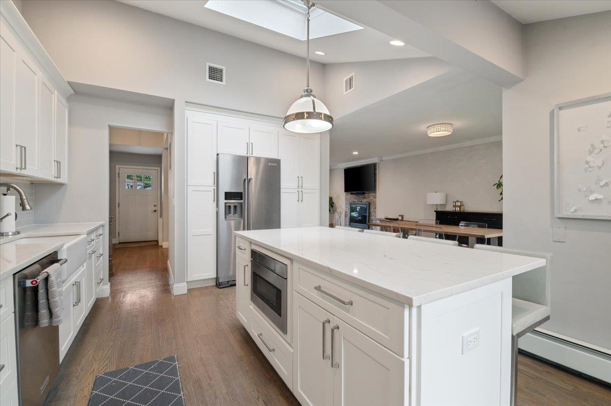 47 Winthrop Road, Plainview, NY 11803