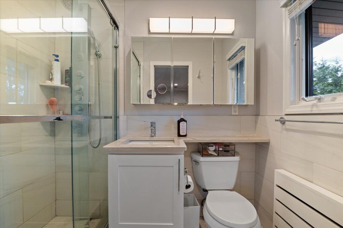 47 Winthrop Road, Plainview, NY 11803