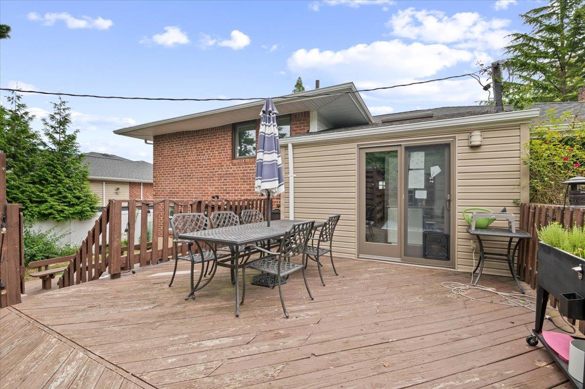 47 Winthrop Road, Plainview, NY 11803