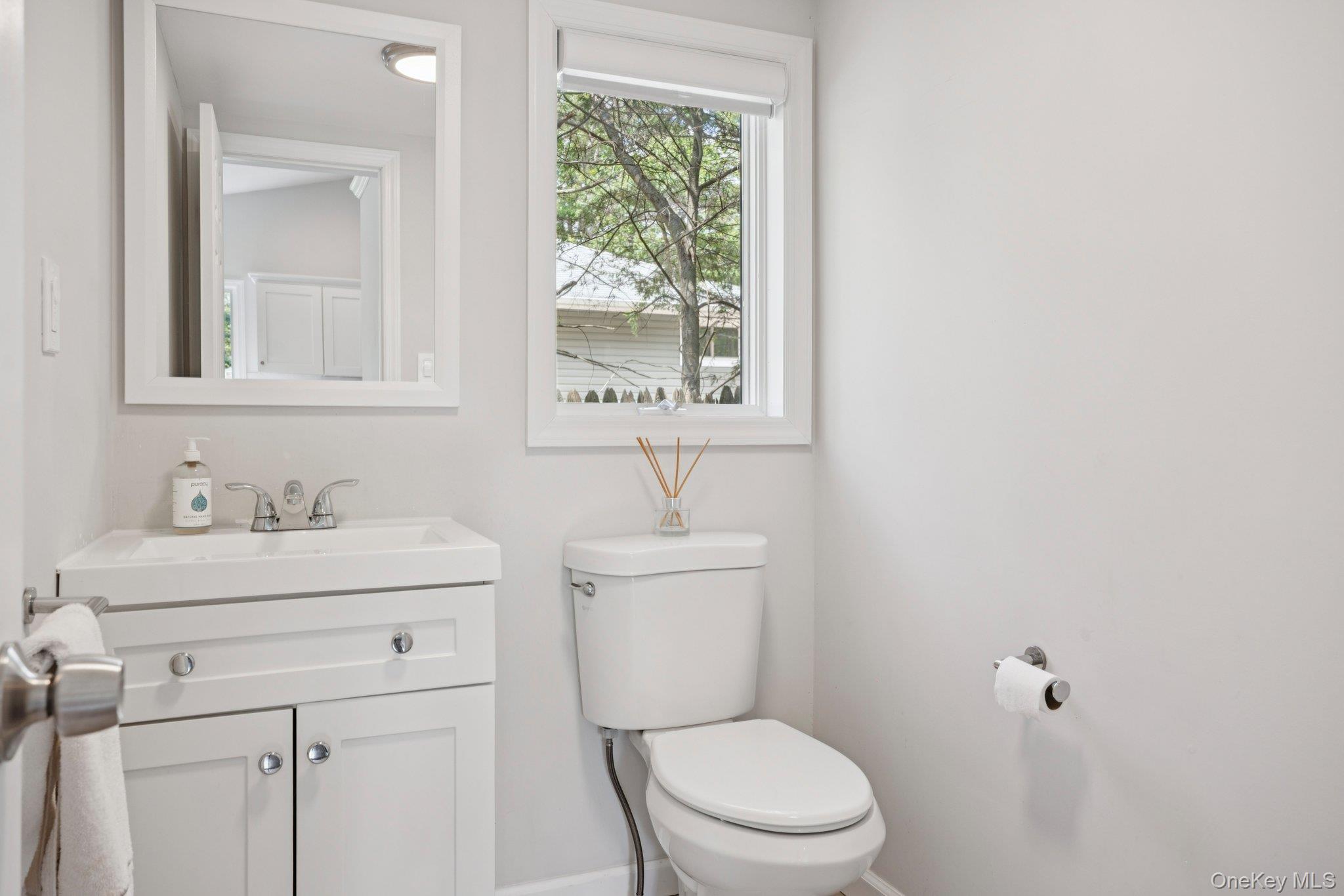 100 Panamoka Trail, Ridge, NY 11961