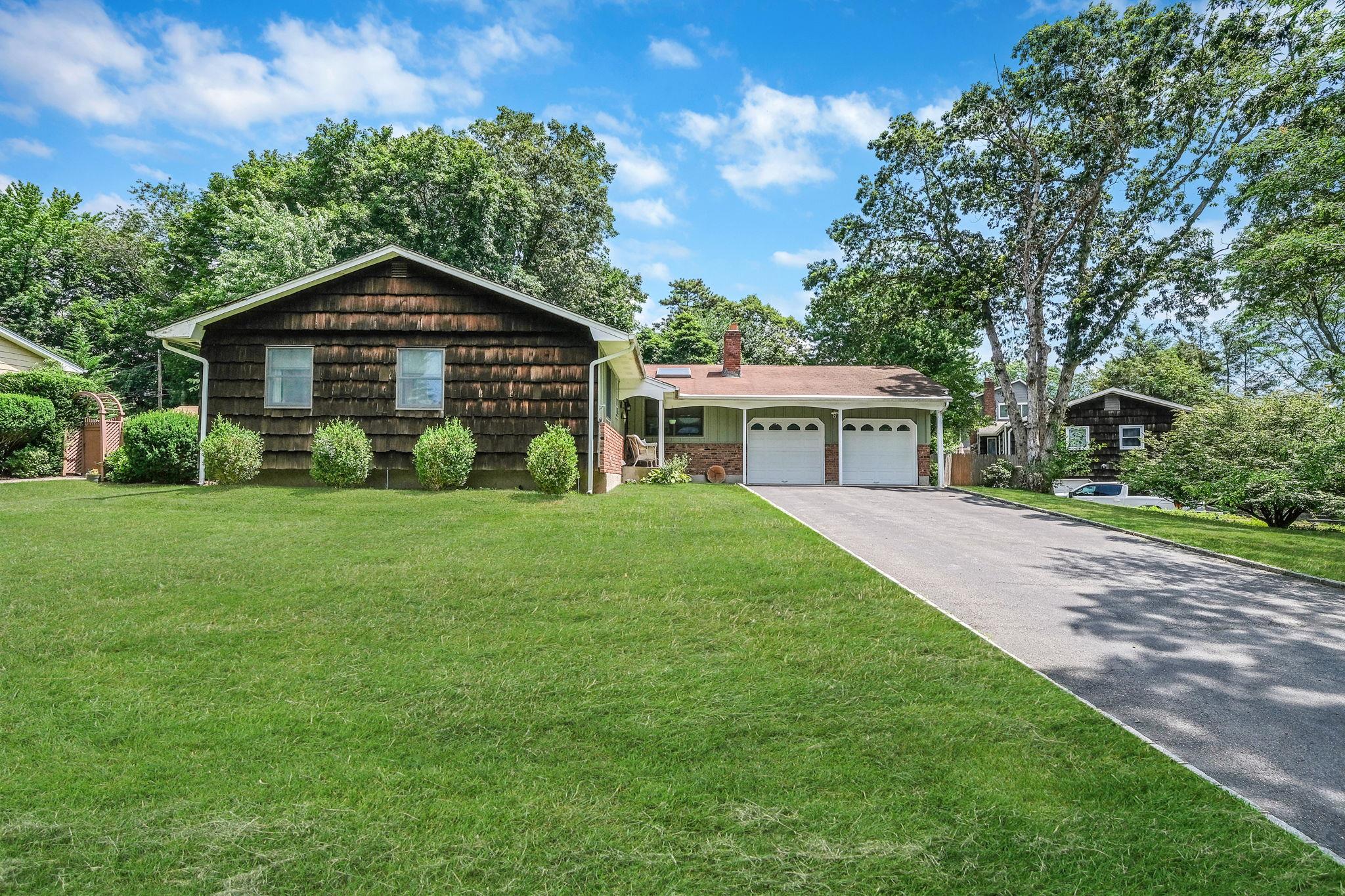 3 Guinevere Lane, Nesconset, NY 11767
