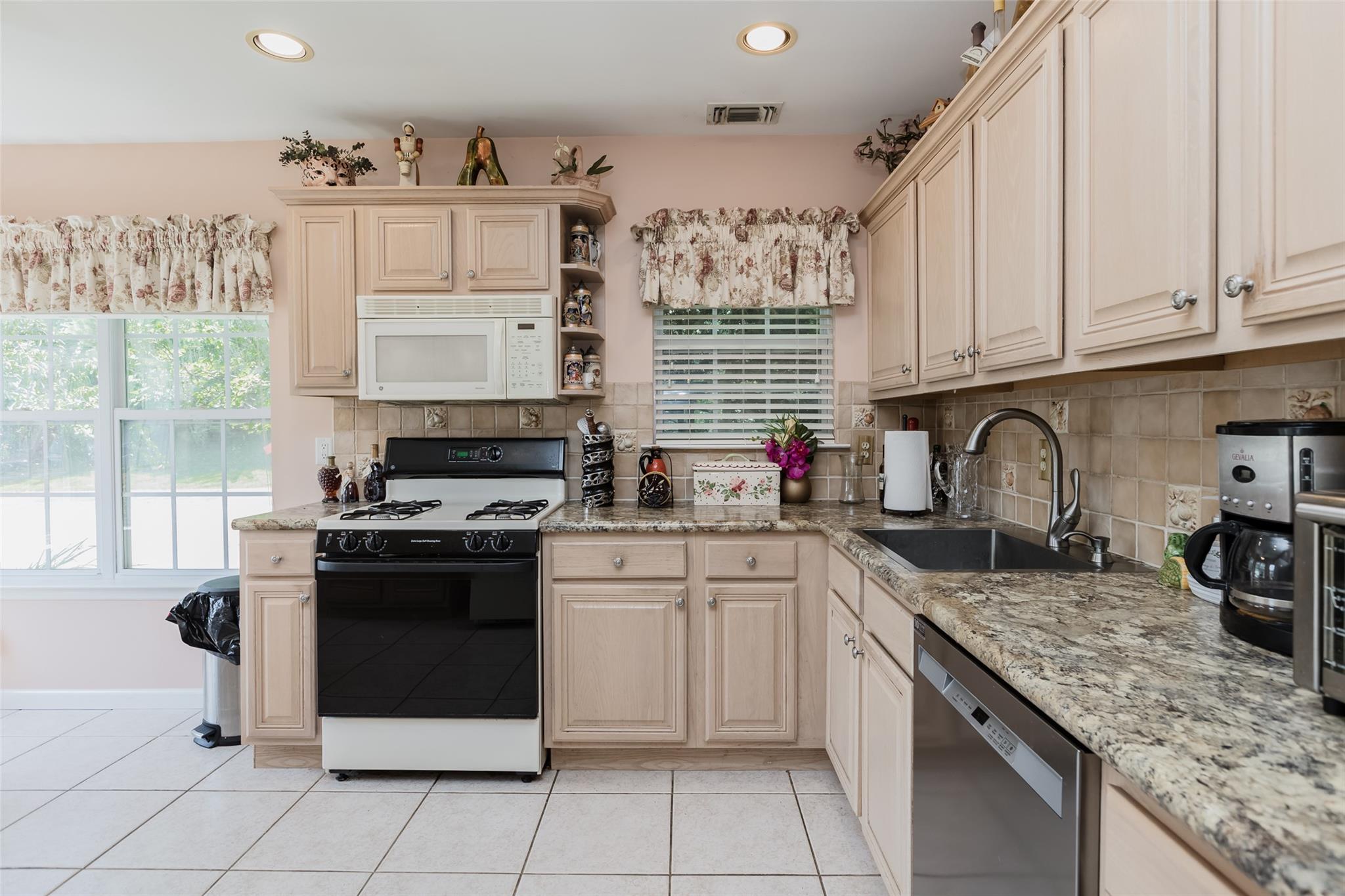 1 Kate Circle, Middle Island, NY 11953