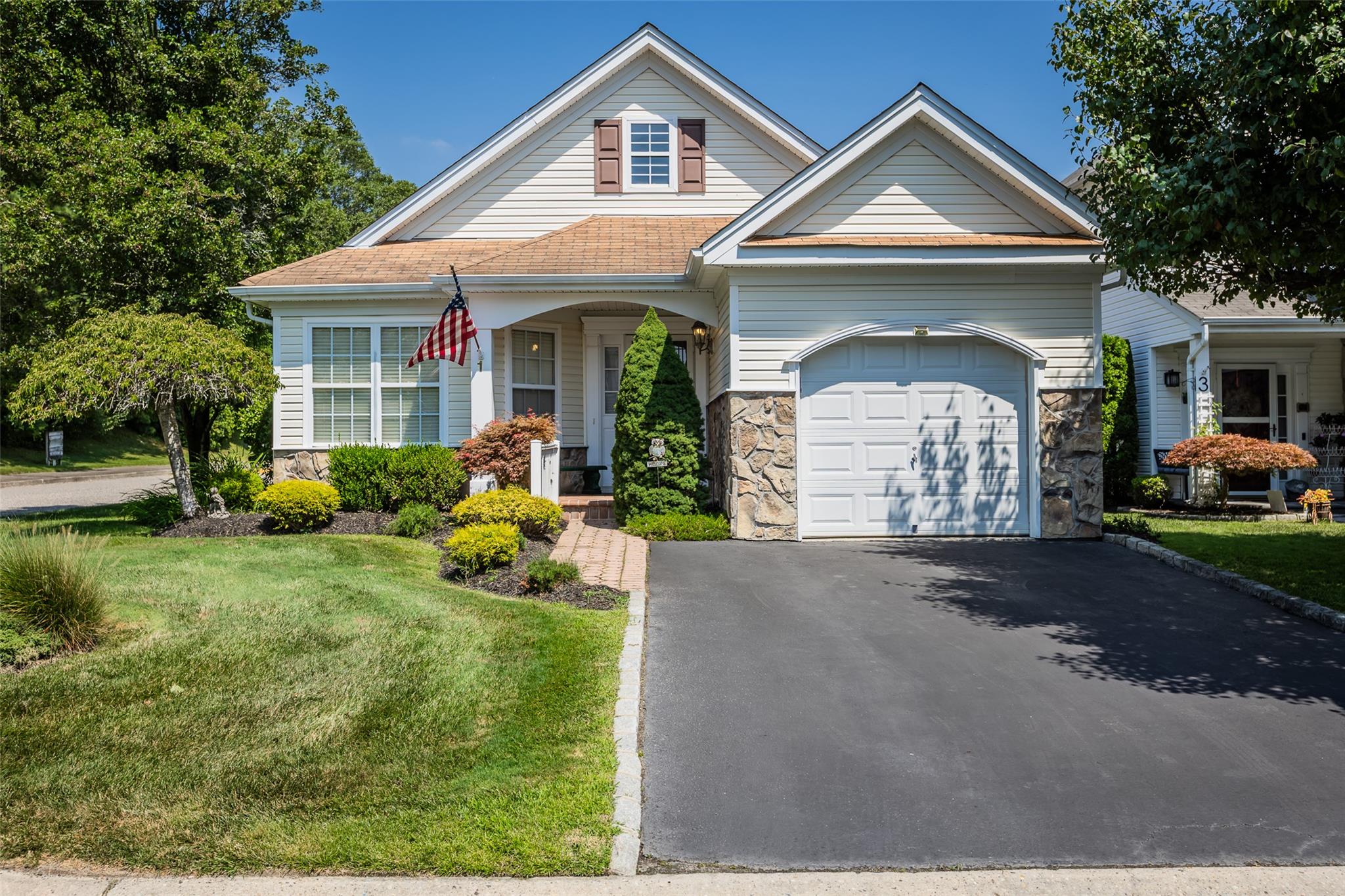 1 Kate Circle, Middle Island, NY 11953