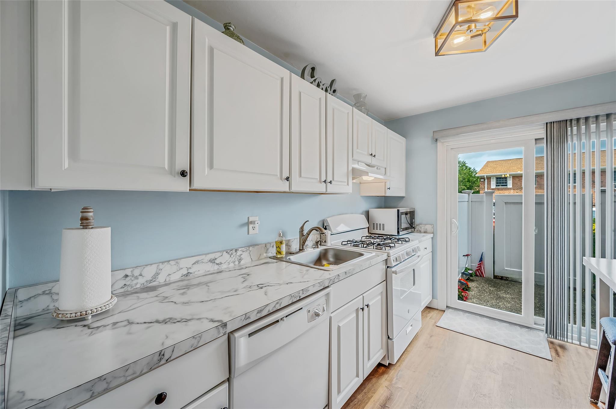 460 Old Town # 8H, Port Jefferson, NY 11776