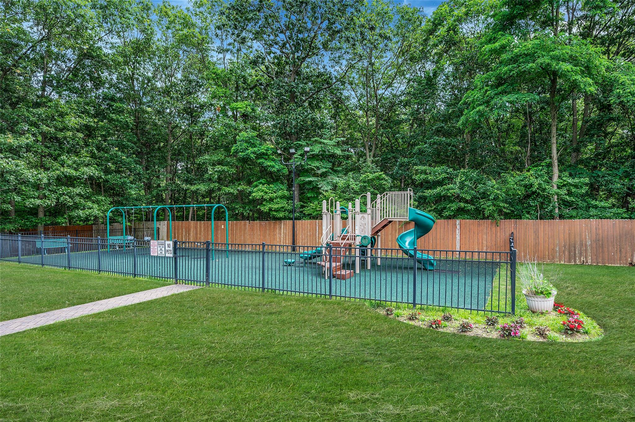 460 Old Town # 8H, Port Jefferson, NY 11776