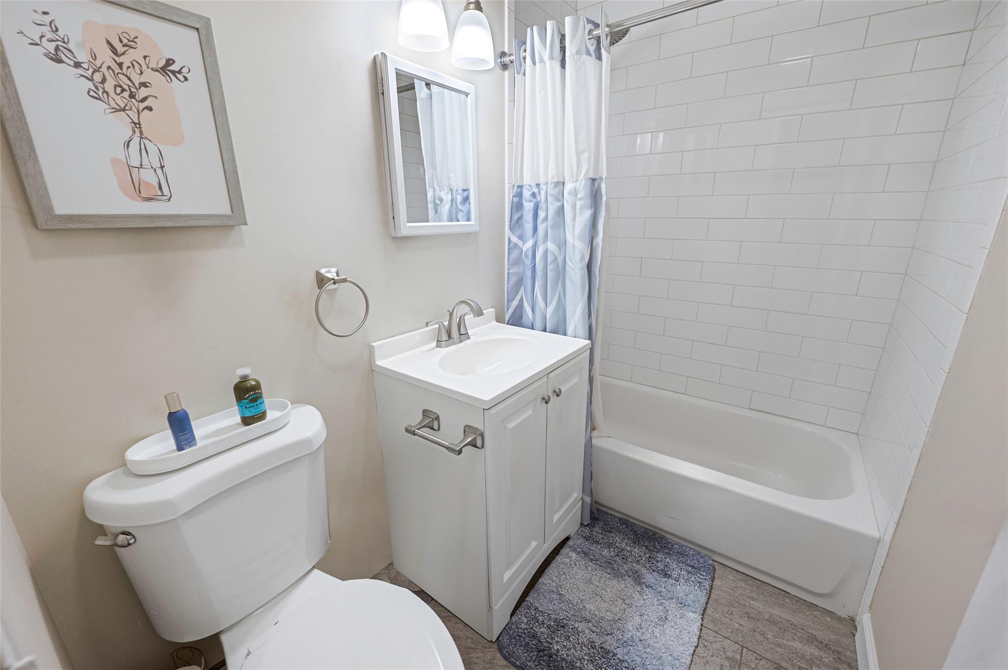 460 Old Town # 8H, Port Jefferson, NY 11776