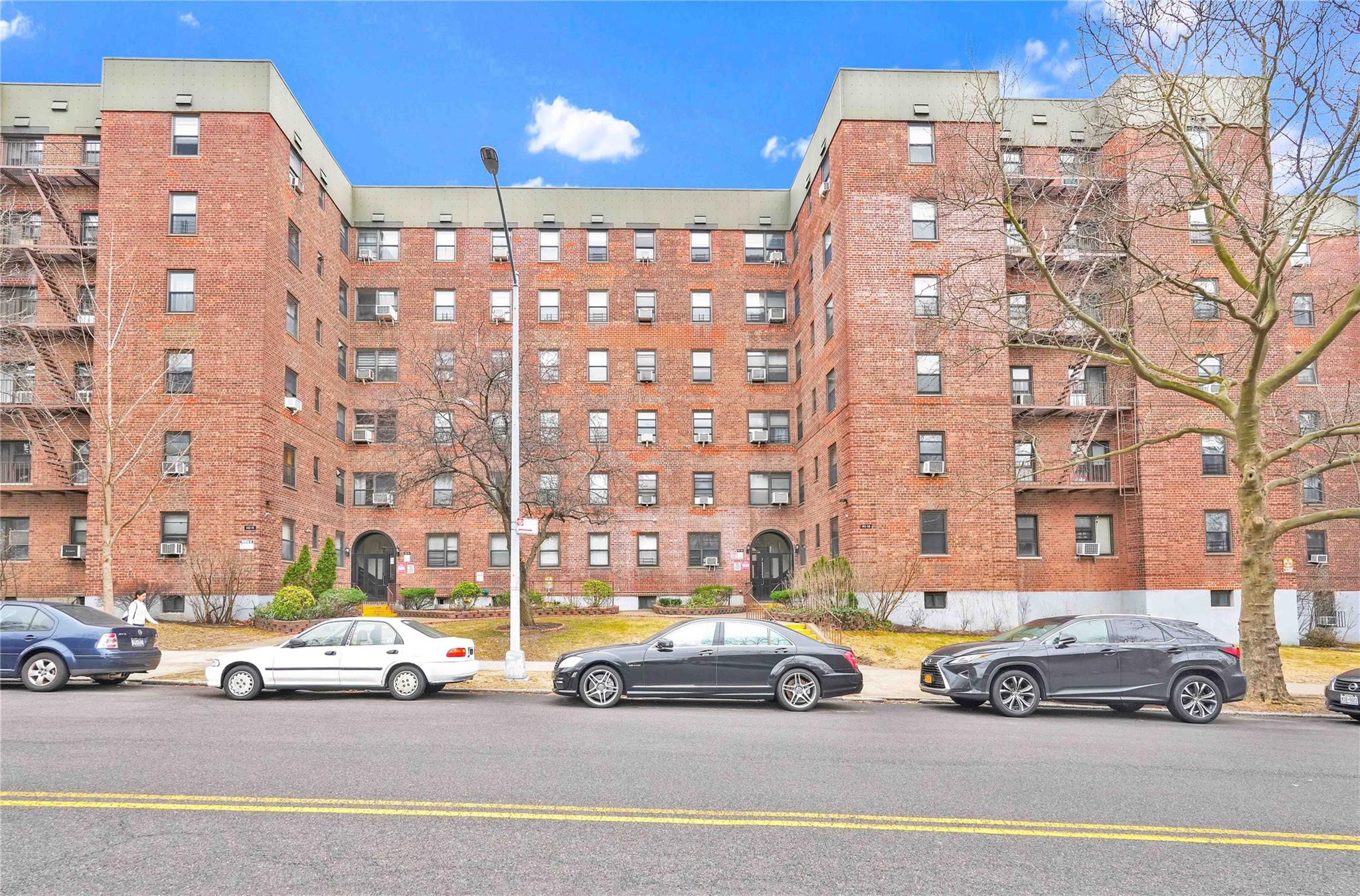 140-08 28th Road # 6E, Flushing, NY 11354