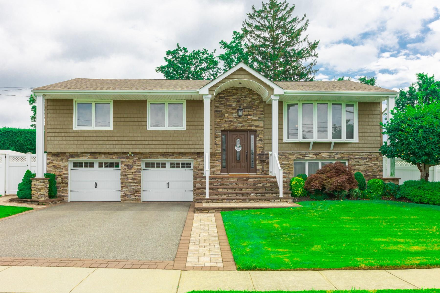 11 LARCH LANE, Massapequa Park, NY 11762