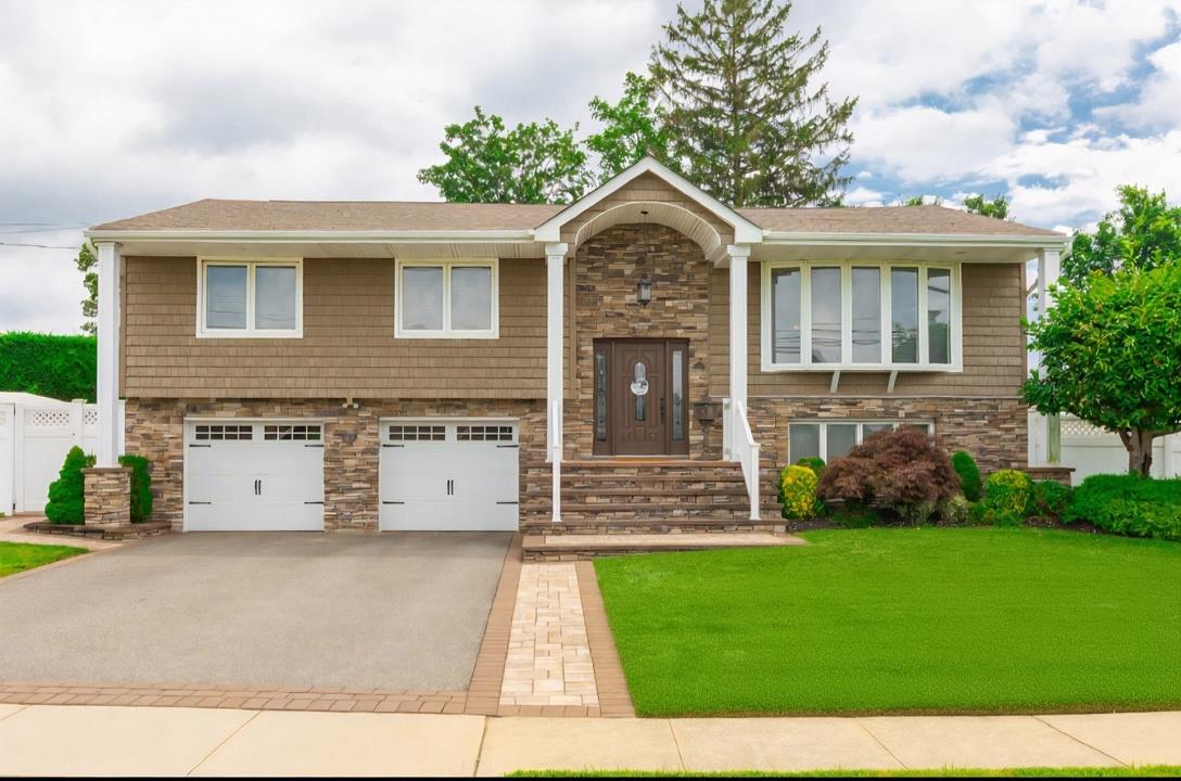 11 LARCH LANE, Massapequa Park, NY 11762