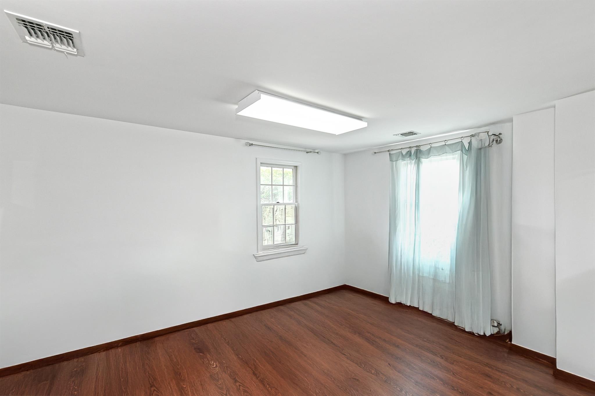 150 Bayview Avenue, Port Washington, NY 11050