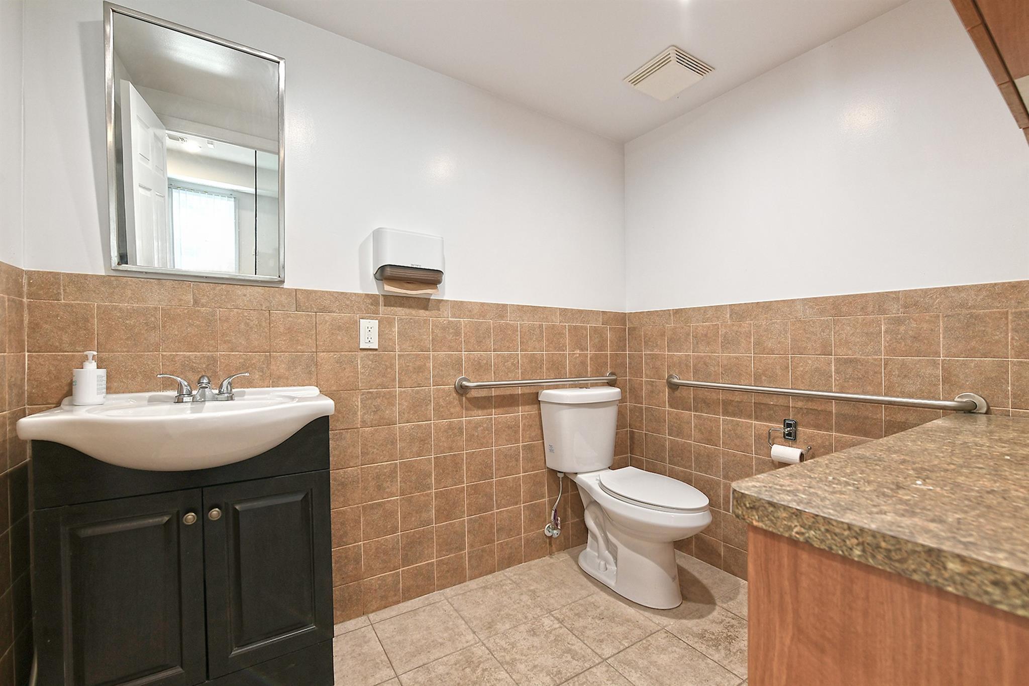 150 Bayview Avenue, Port Washington, NY 11050