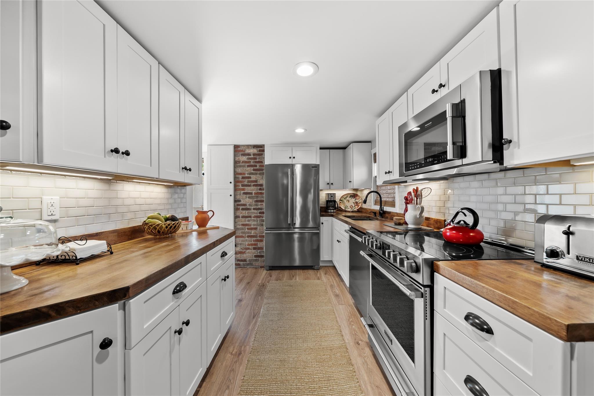 296 N Main Street, Sayville, NY 11782