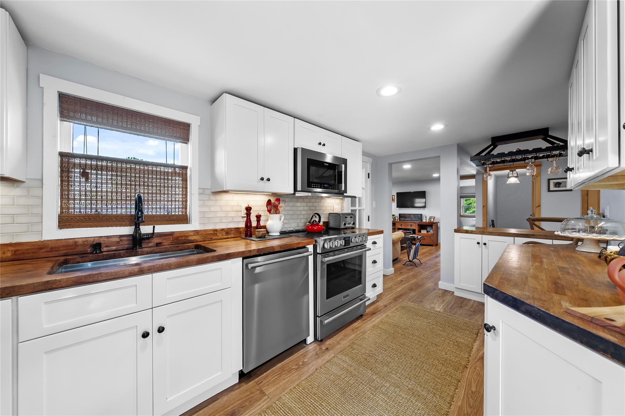 296 N Main Street, Sayville, NY 11782