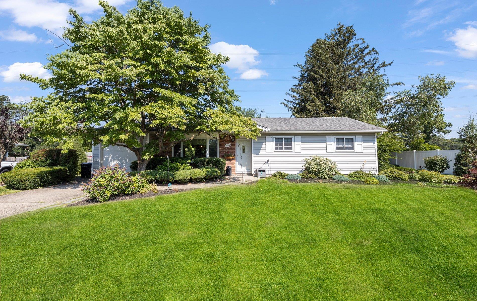 16 Heron Lane, Commack, NY 11725